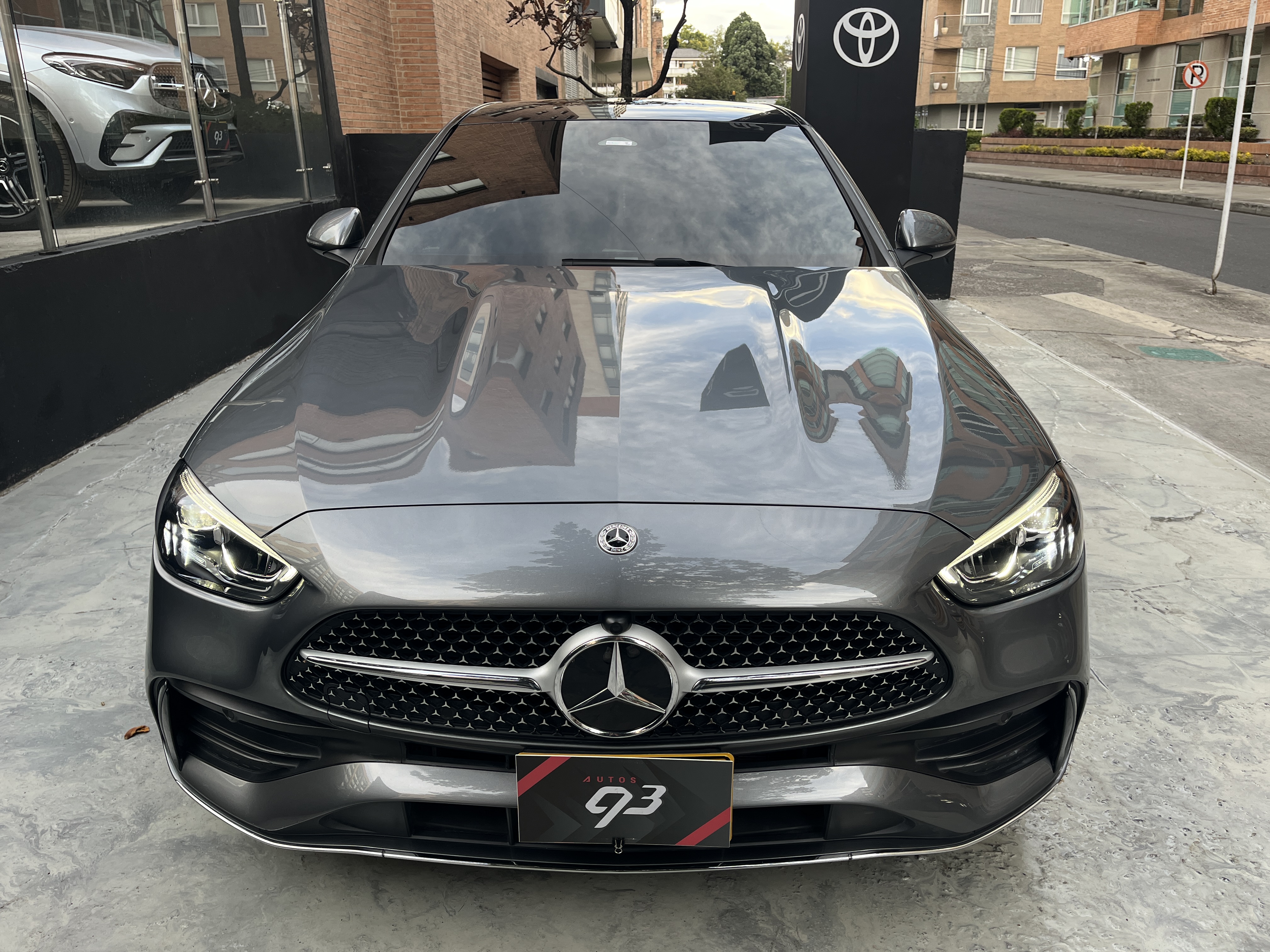 MERCEDES-BENZ C200 2025