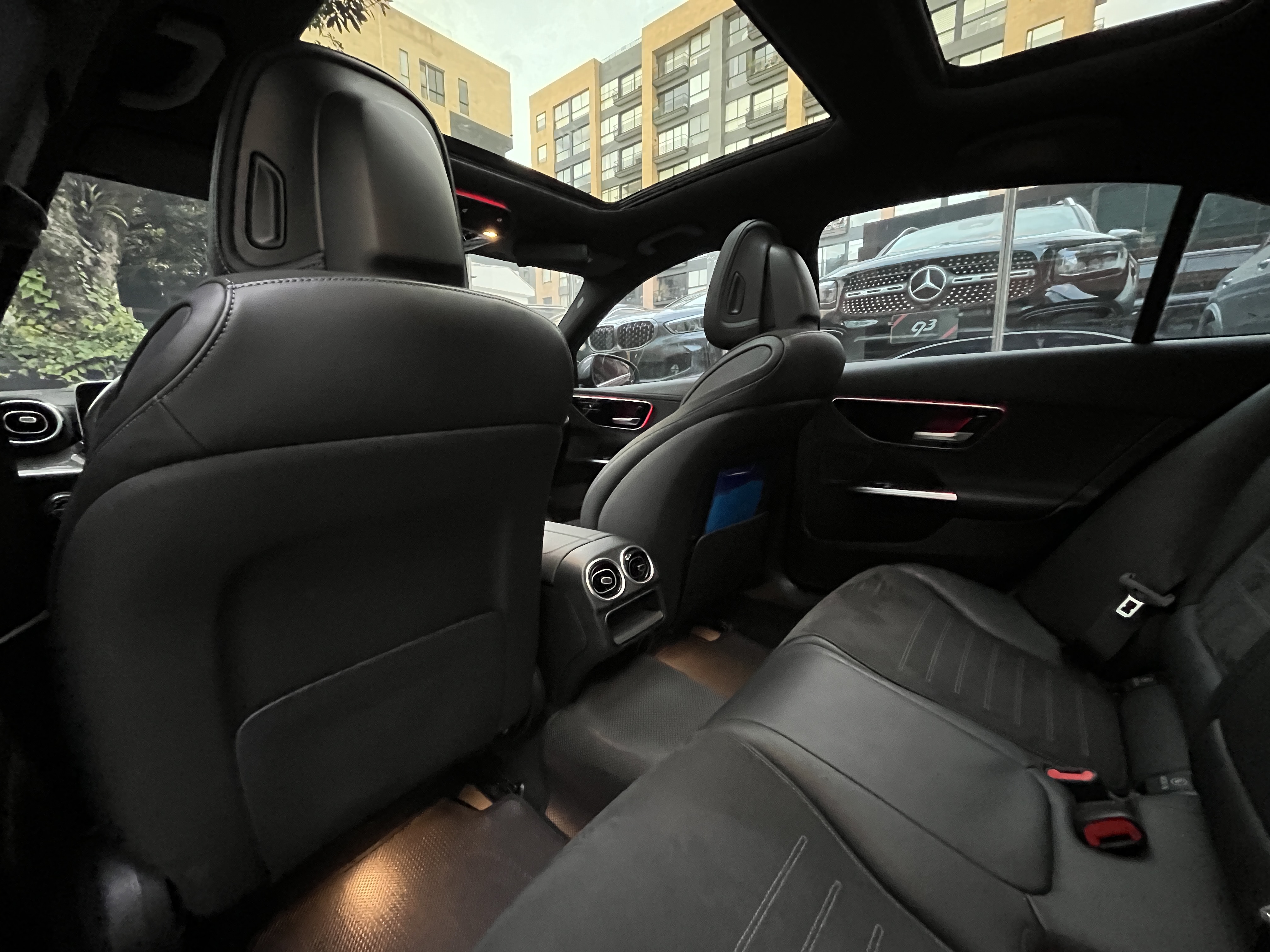 MERCEDES-BENZ C200 2025