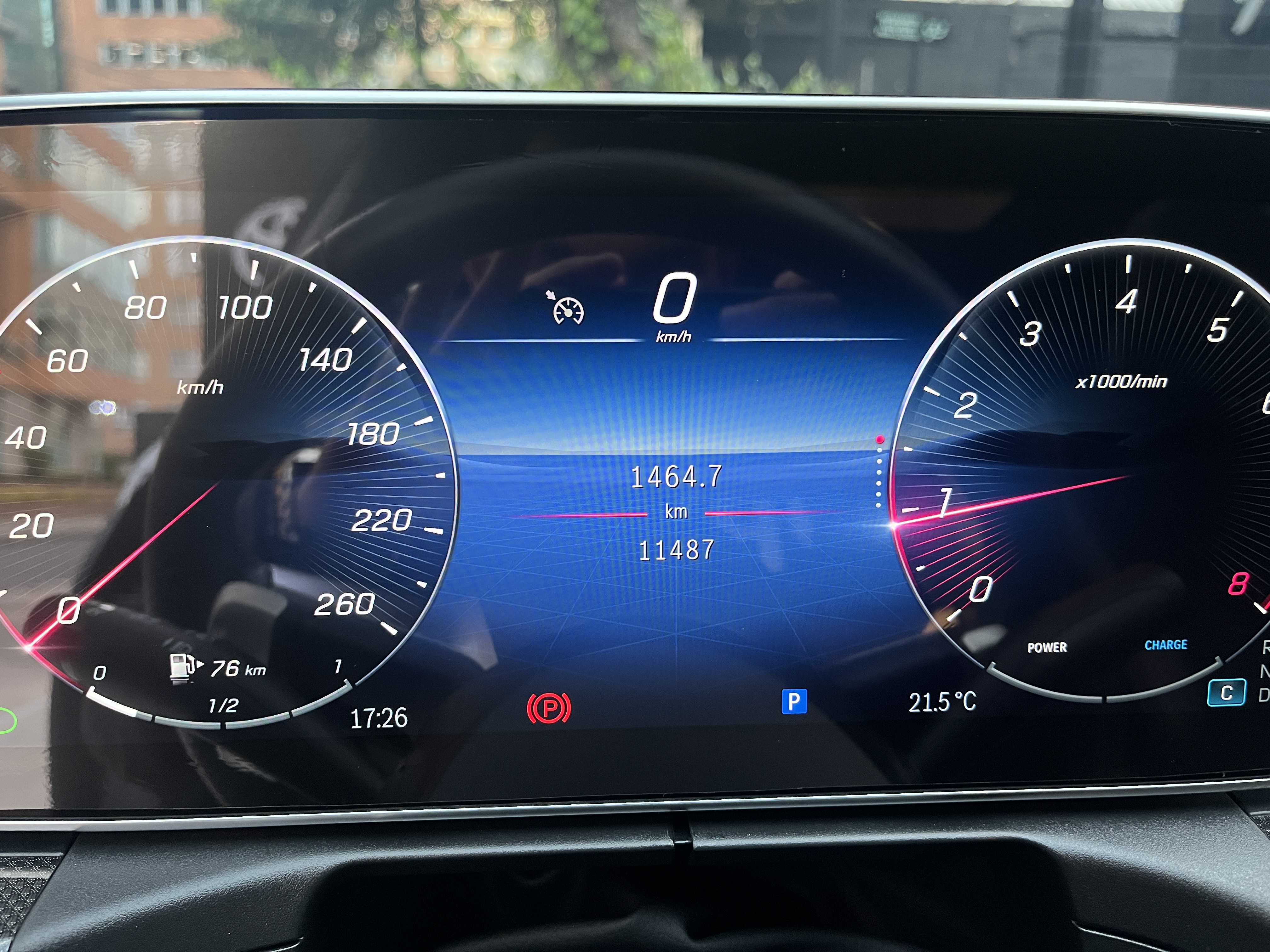 MERCEDES-BENZ C200 2025