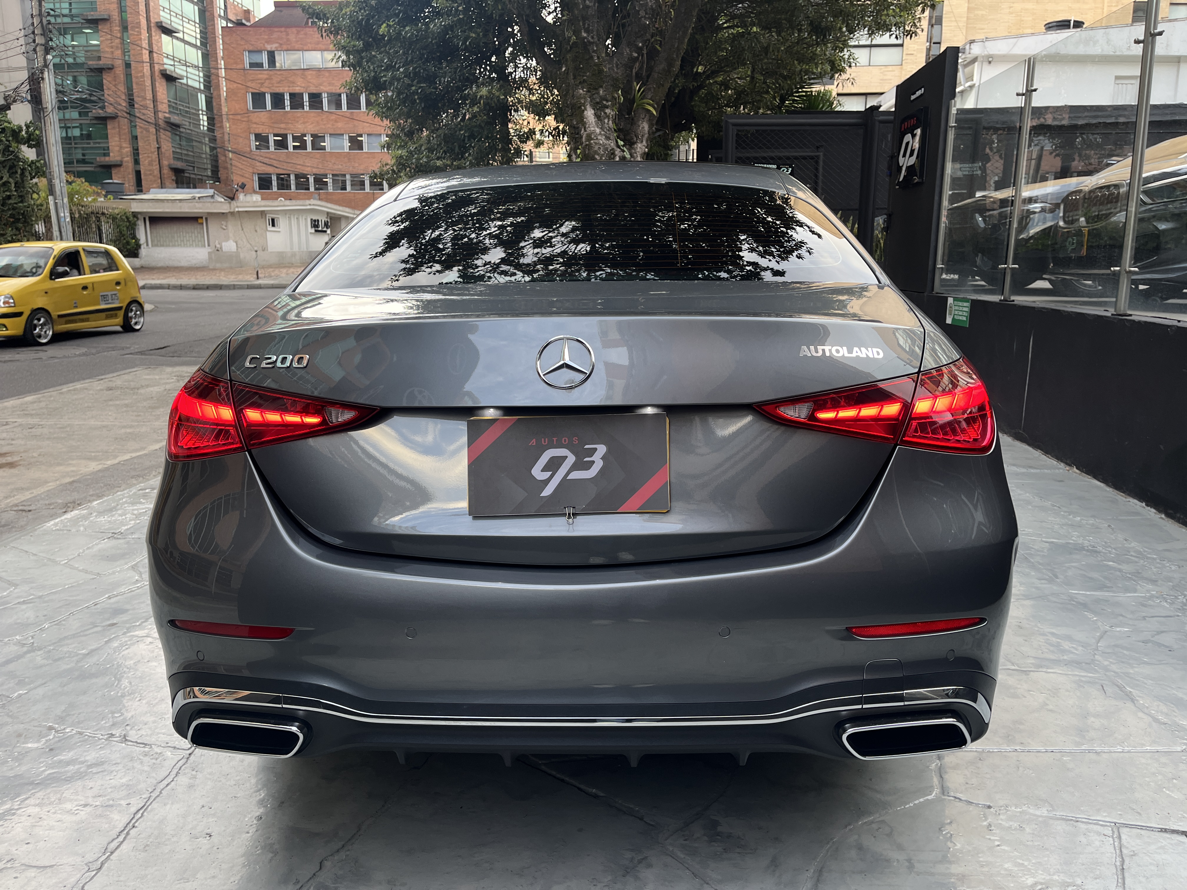 MERCEDES-BENZ C200 2025
