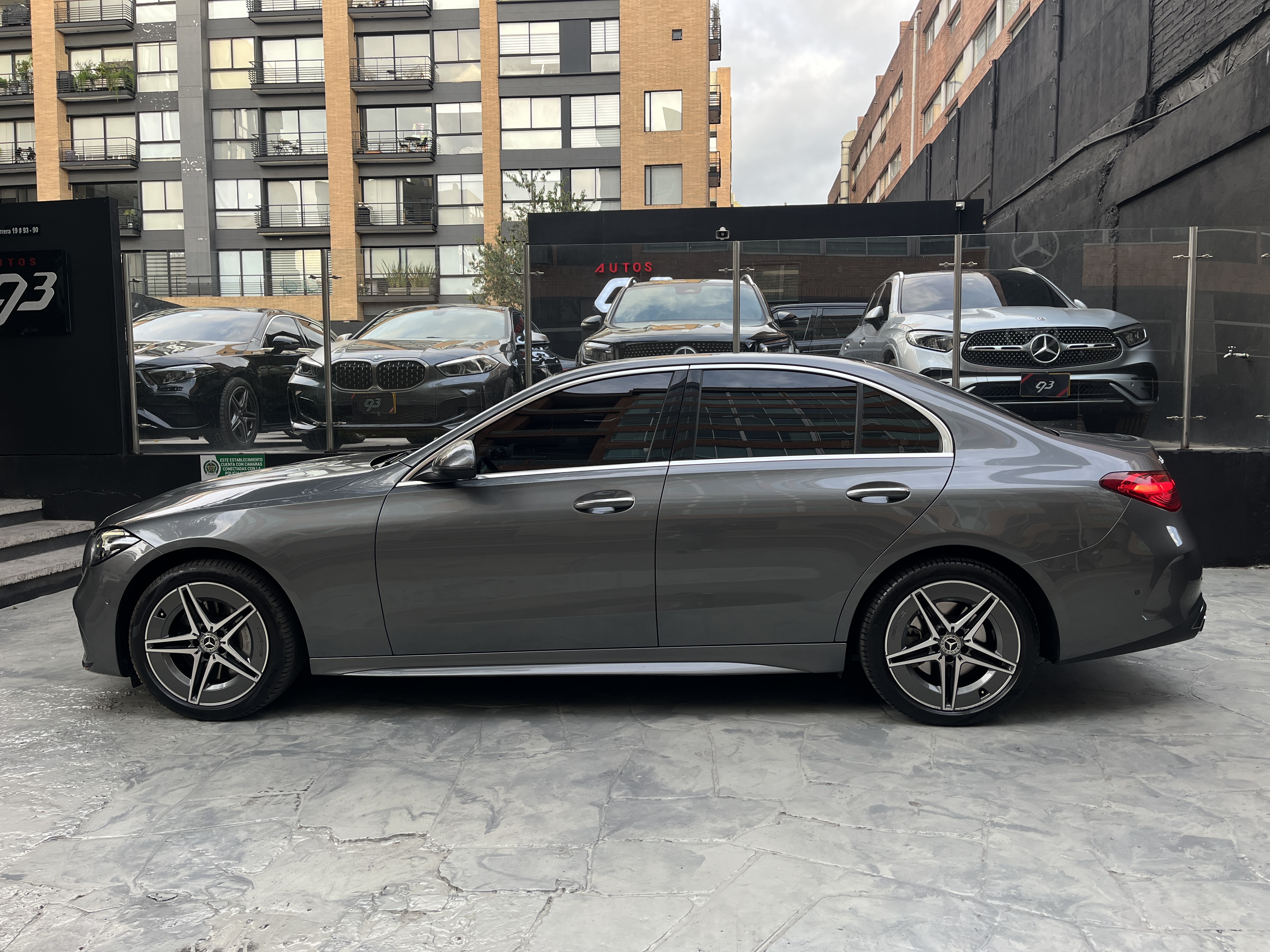 MERCEDES-BENZ C200 2025