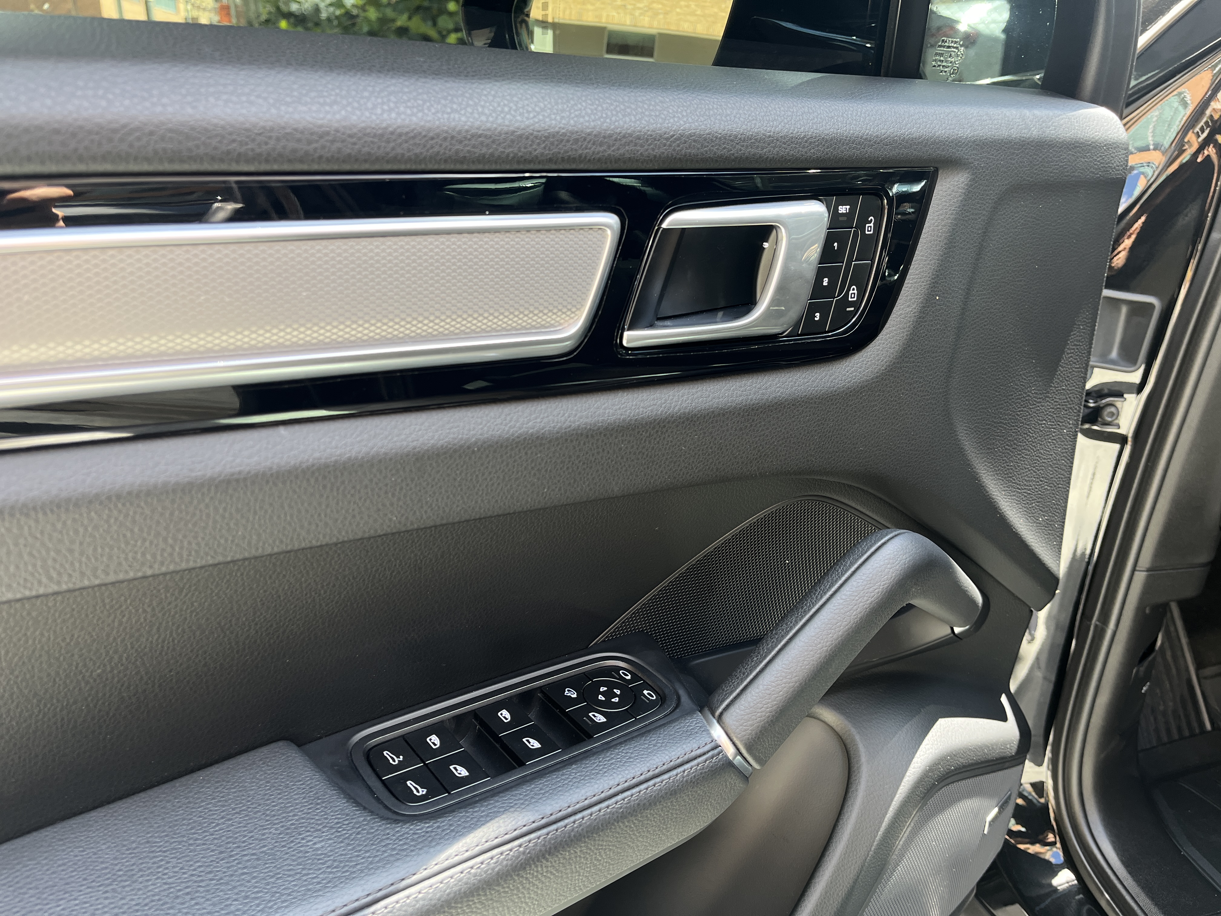PORSCHE CAYENNE PLATINUM EDITION 2023