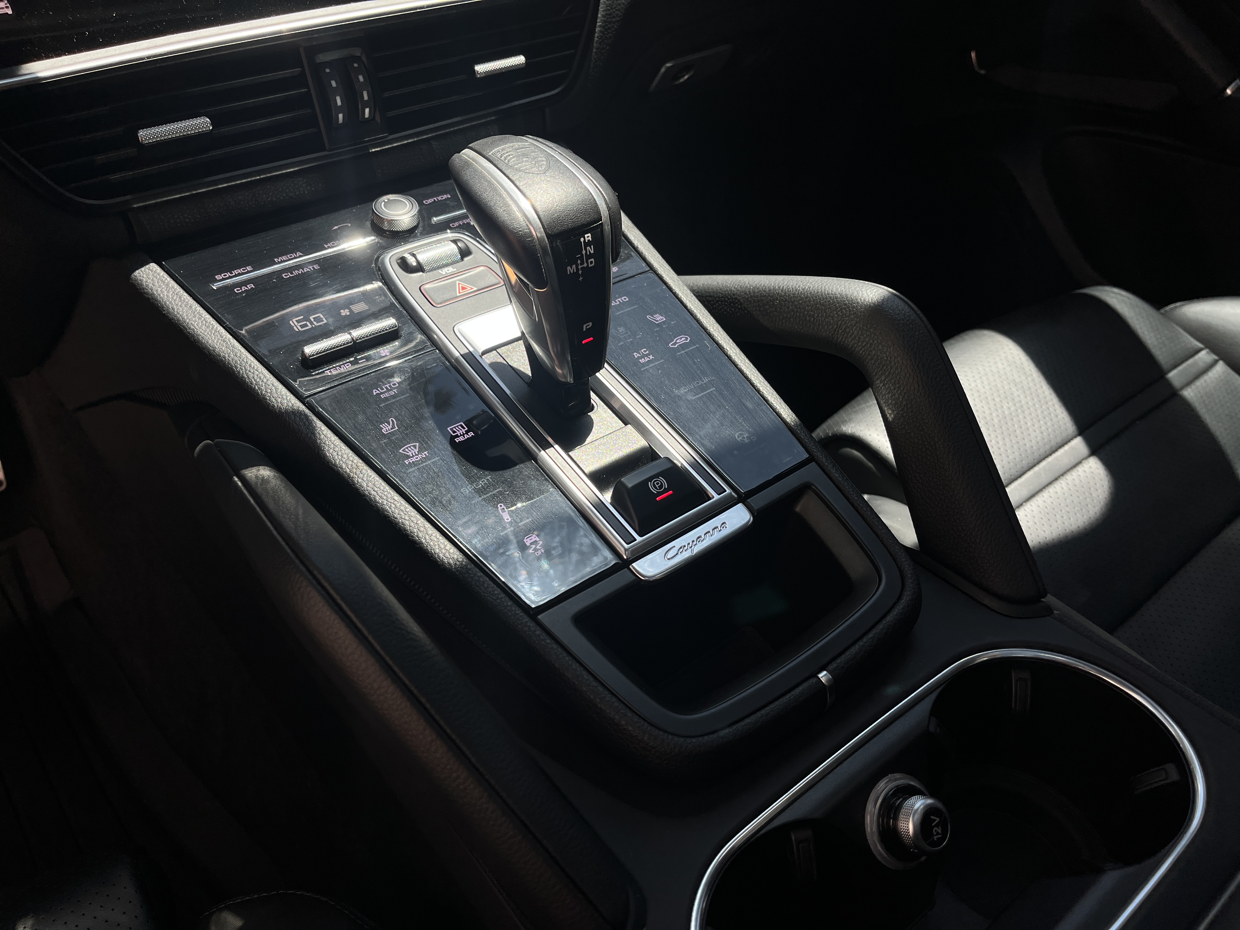 PORSCHE CAYENNE PLATINUM EDITION 2023