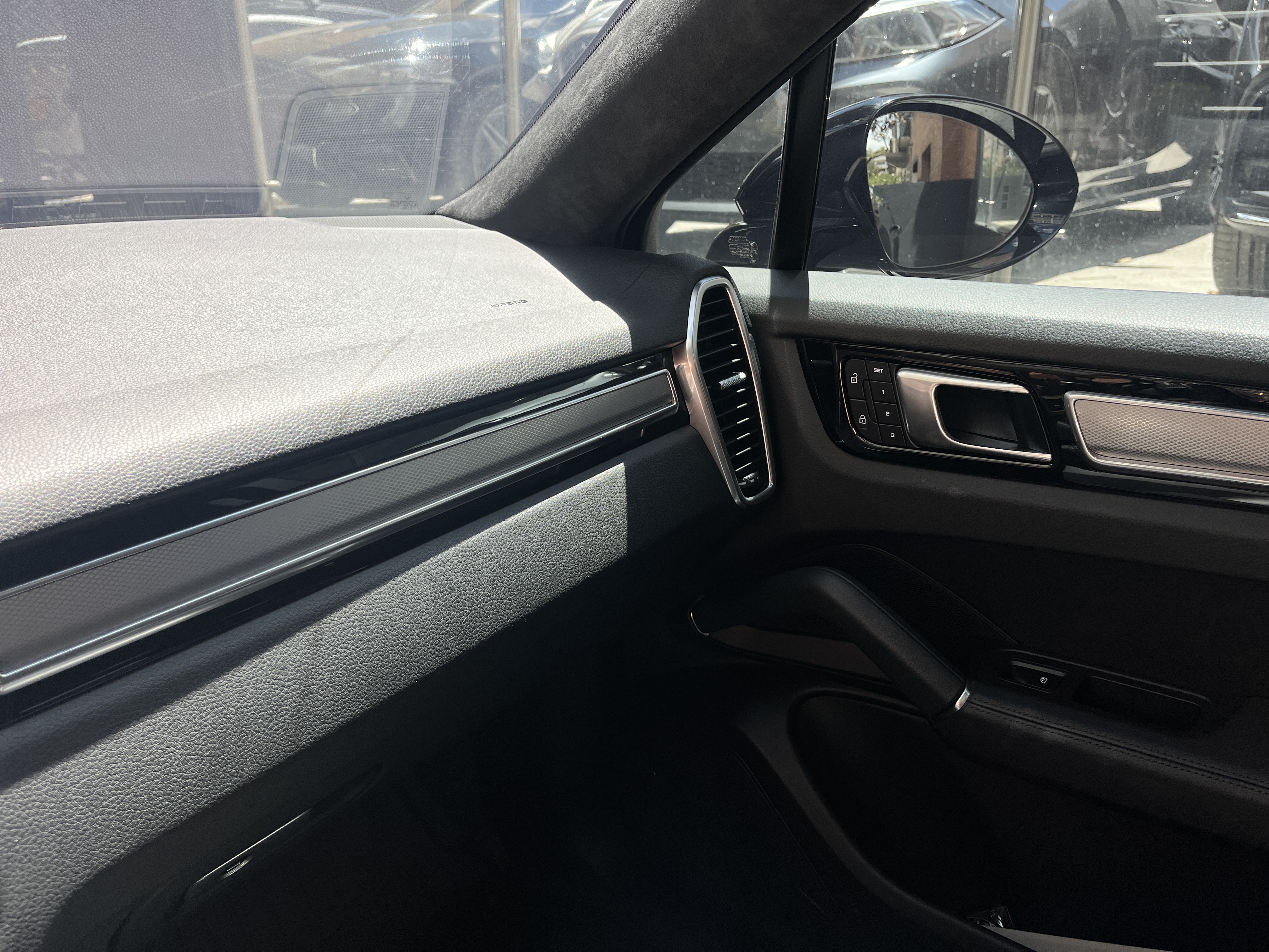 PORSCHE CAYENNE PLATINUM EDITION 2023