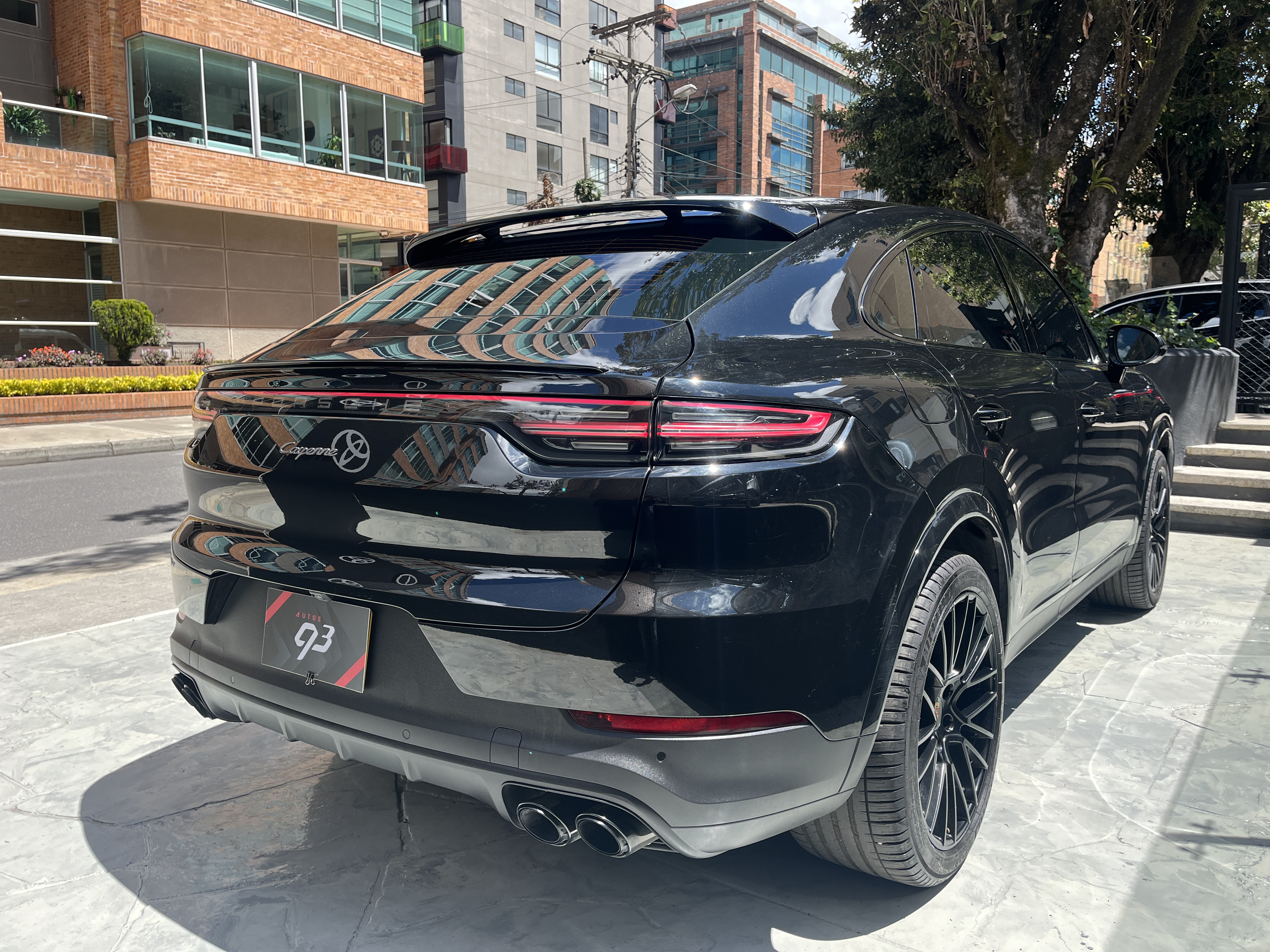 PORSCHE CAYENNE PLATINUM EDITION 2023