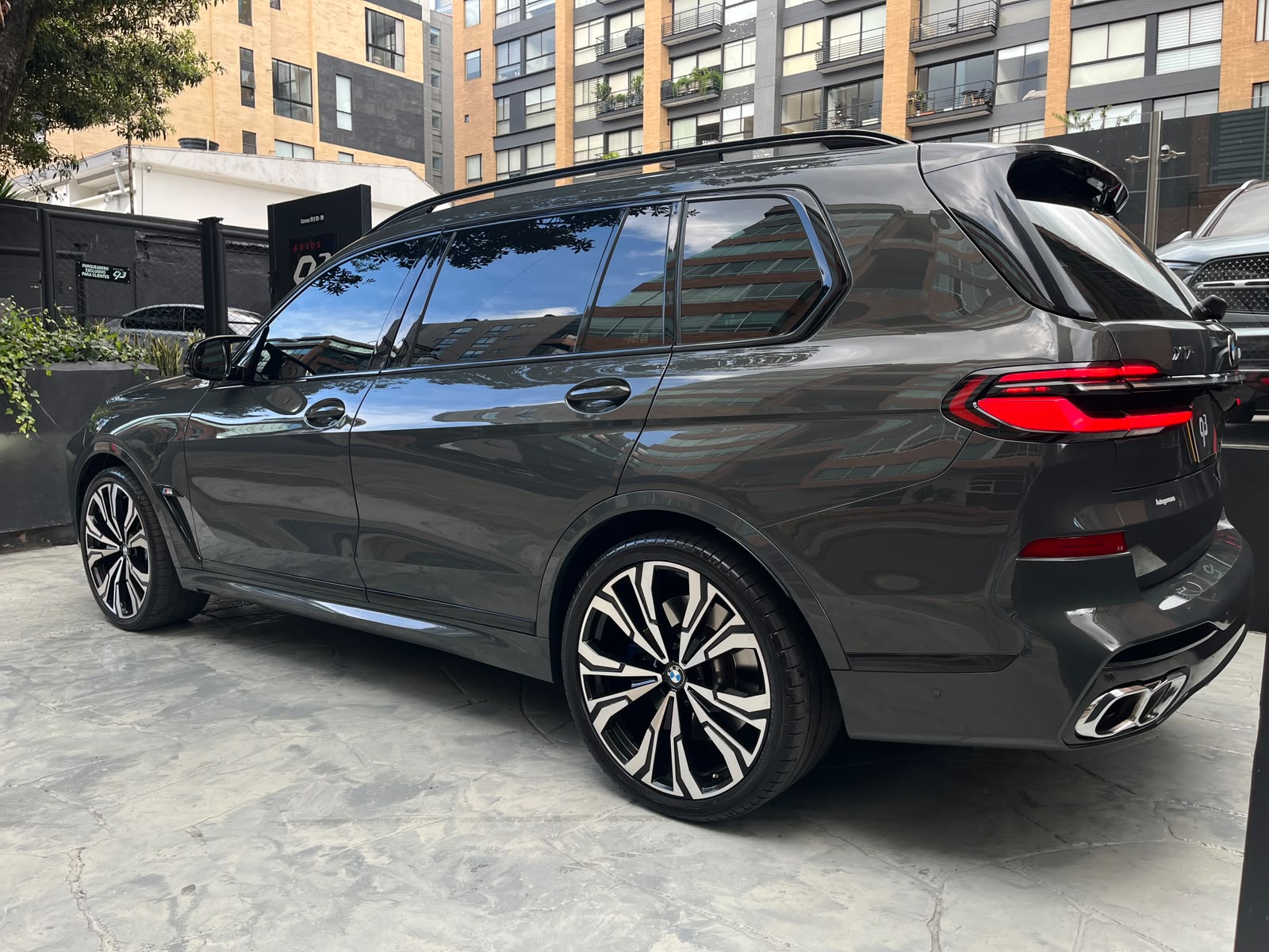 BMW X7 M60I 2023