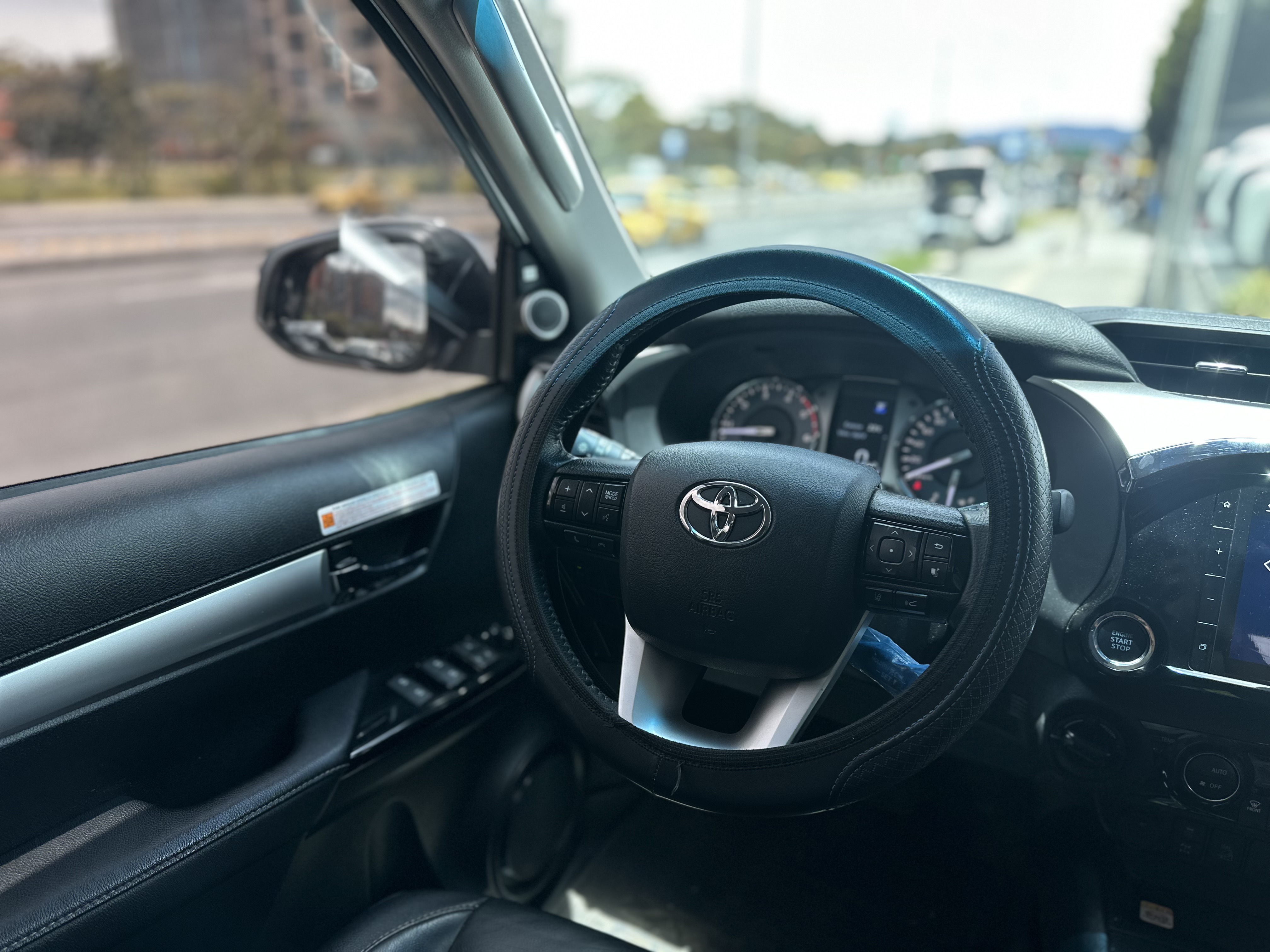 TOYOTA HILUX SRX 2024