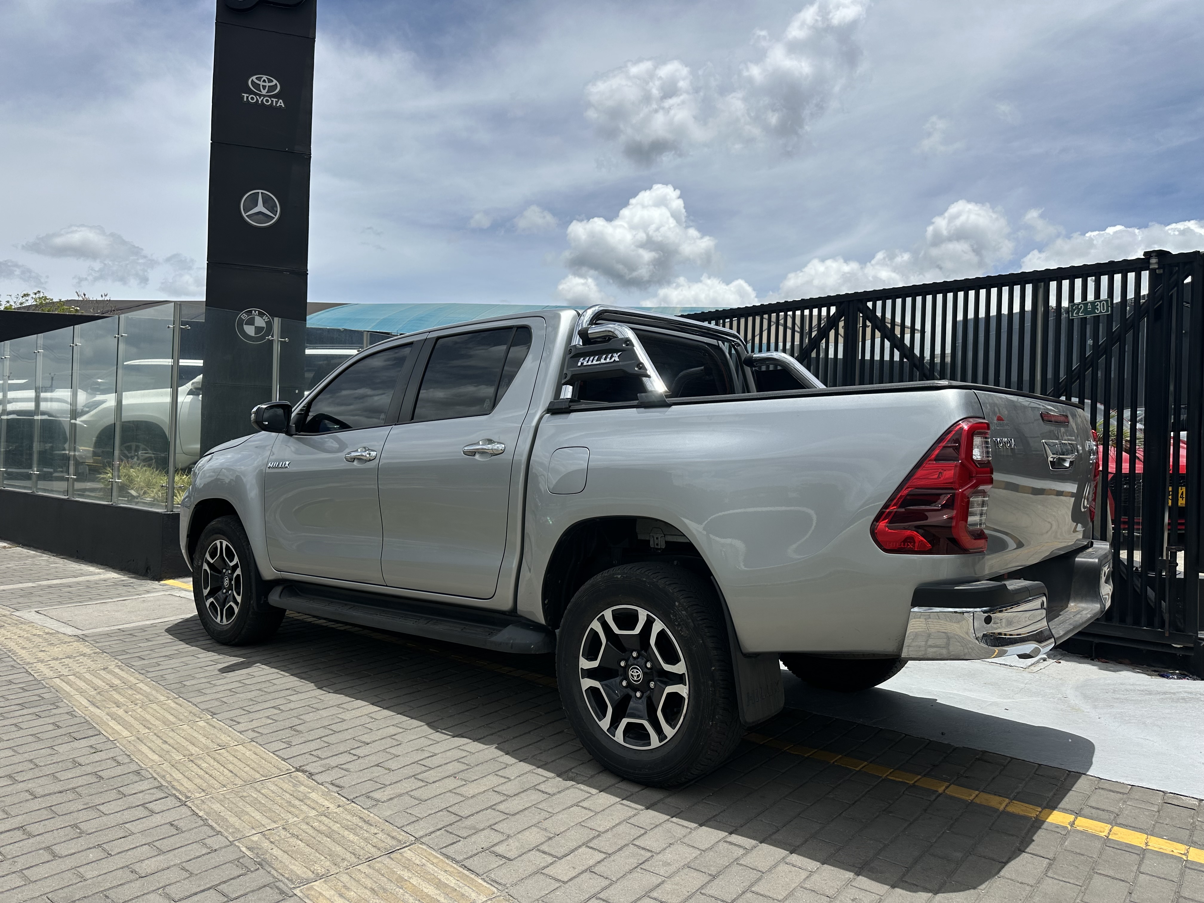 TOYOTA HILUX SRX 2024