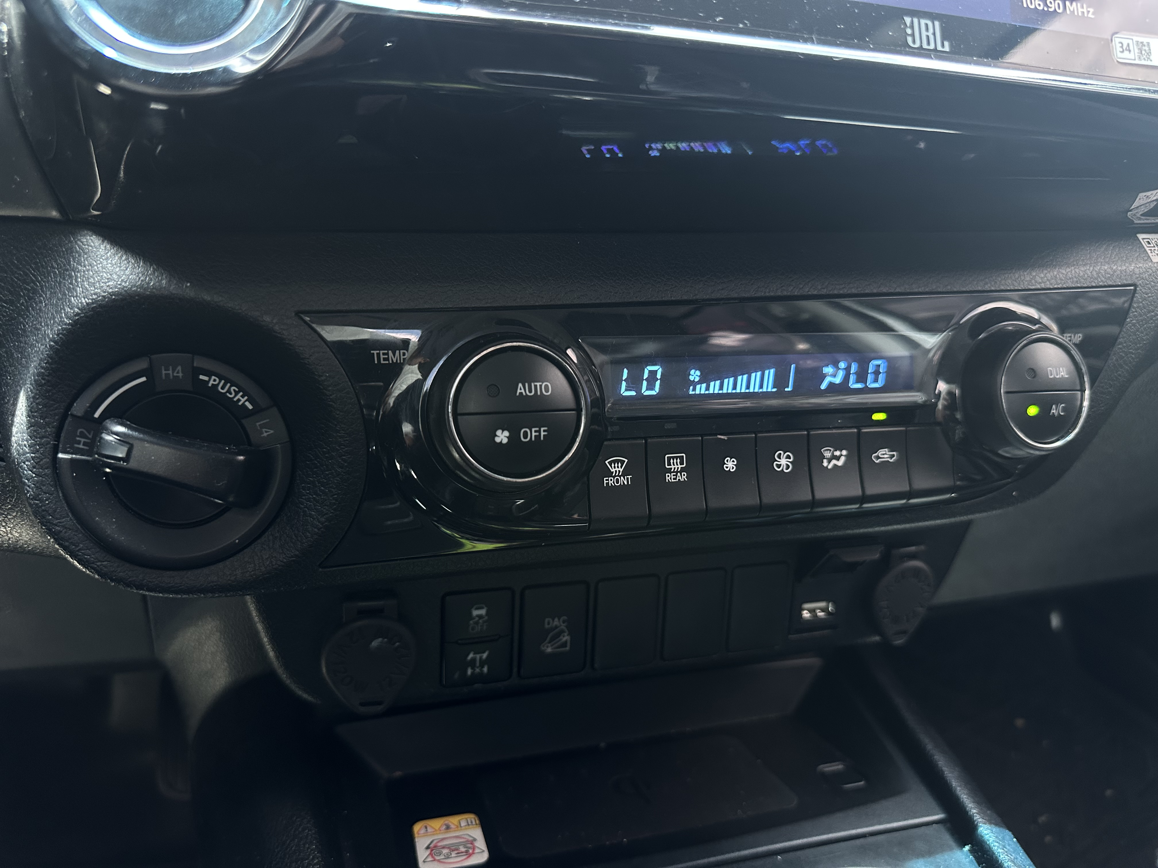 TOYOTA HILUX SRX 2024