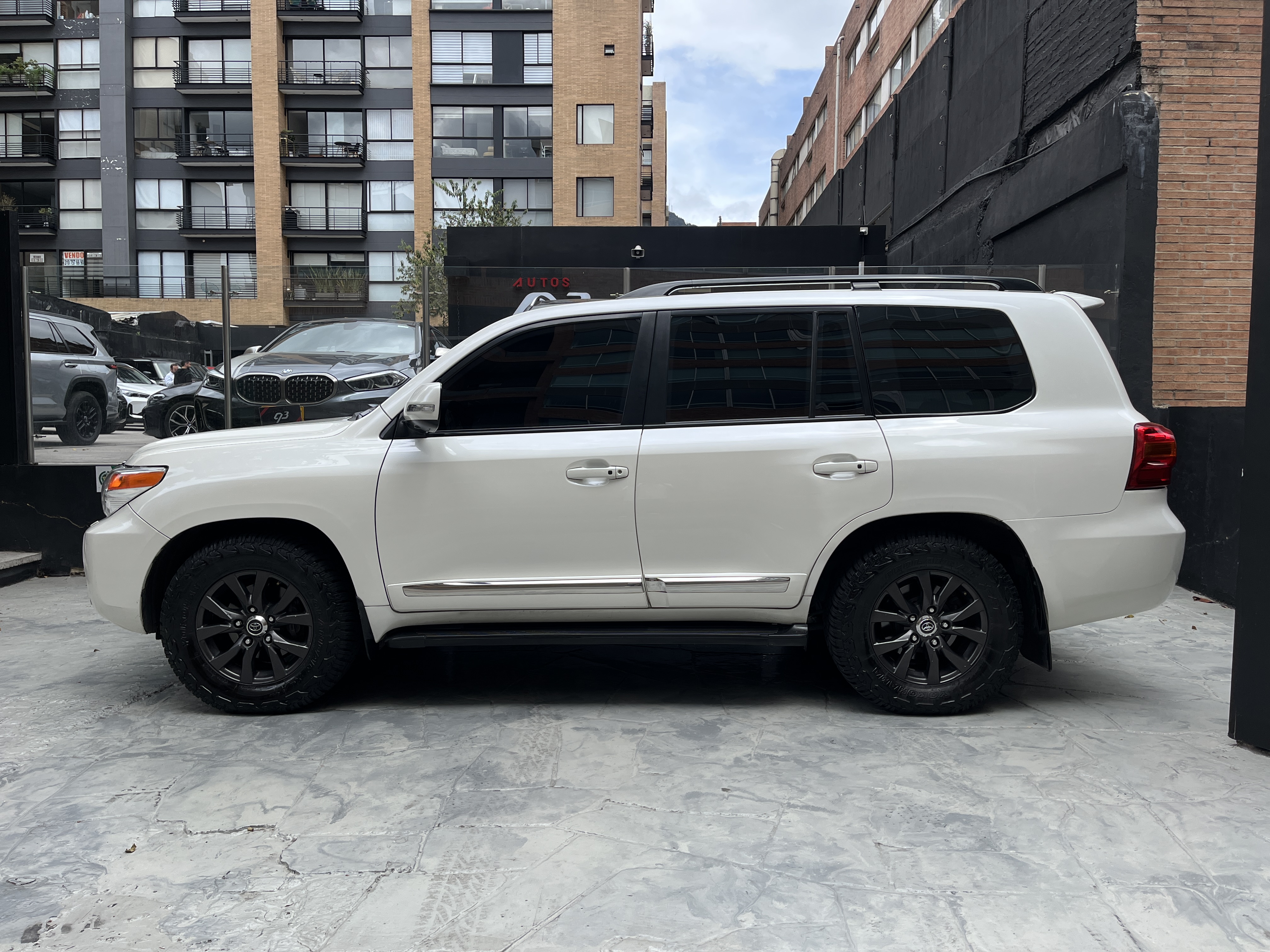 TOYOTA LAND CRUISER 200 BLINDADA 2013