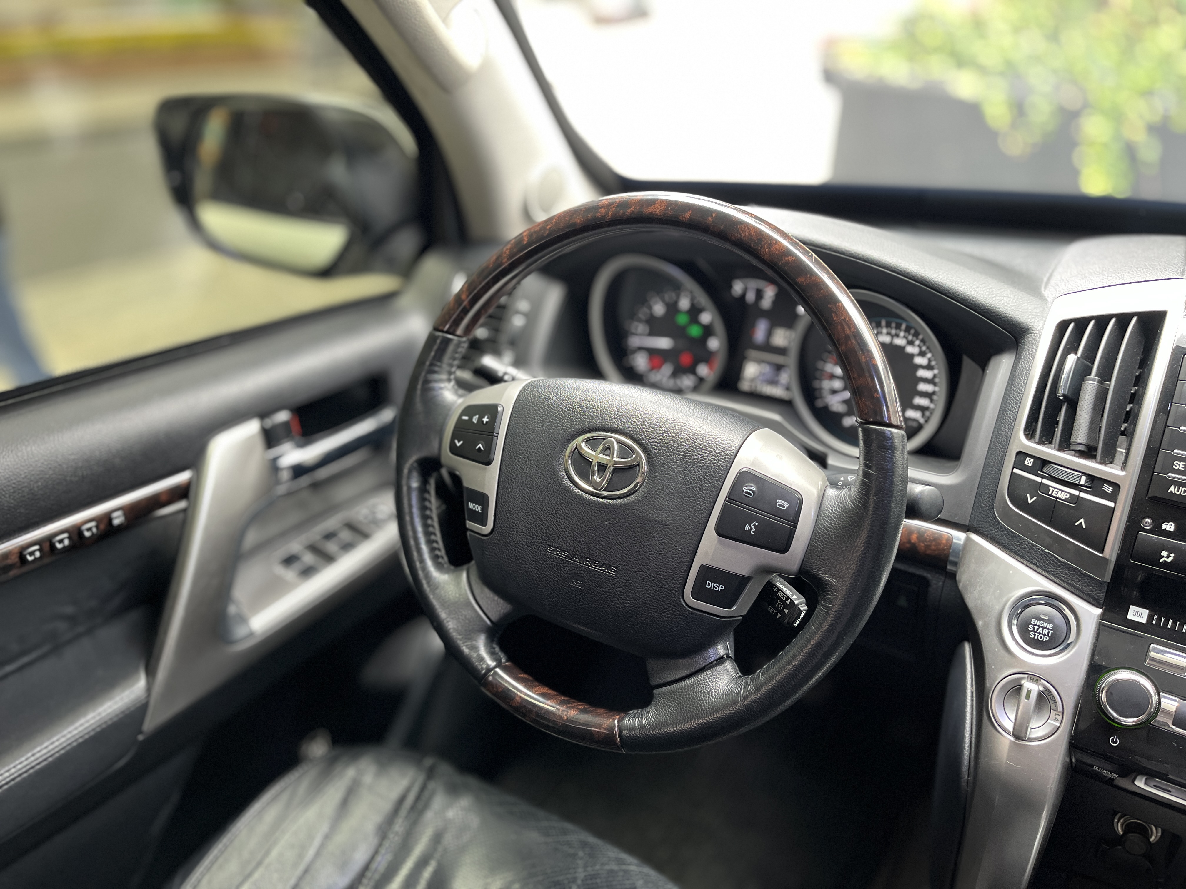 TOYOTA LAND CRUISER 200 BLINDADA 2013