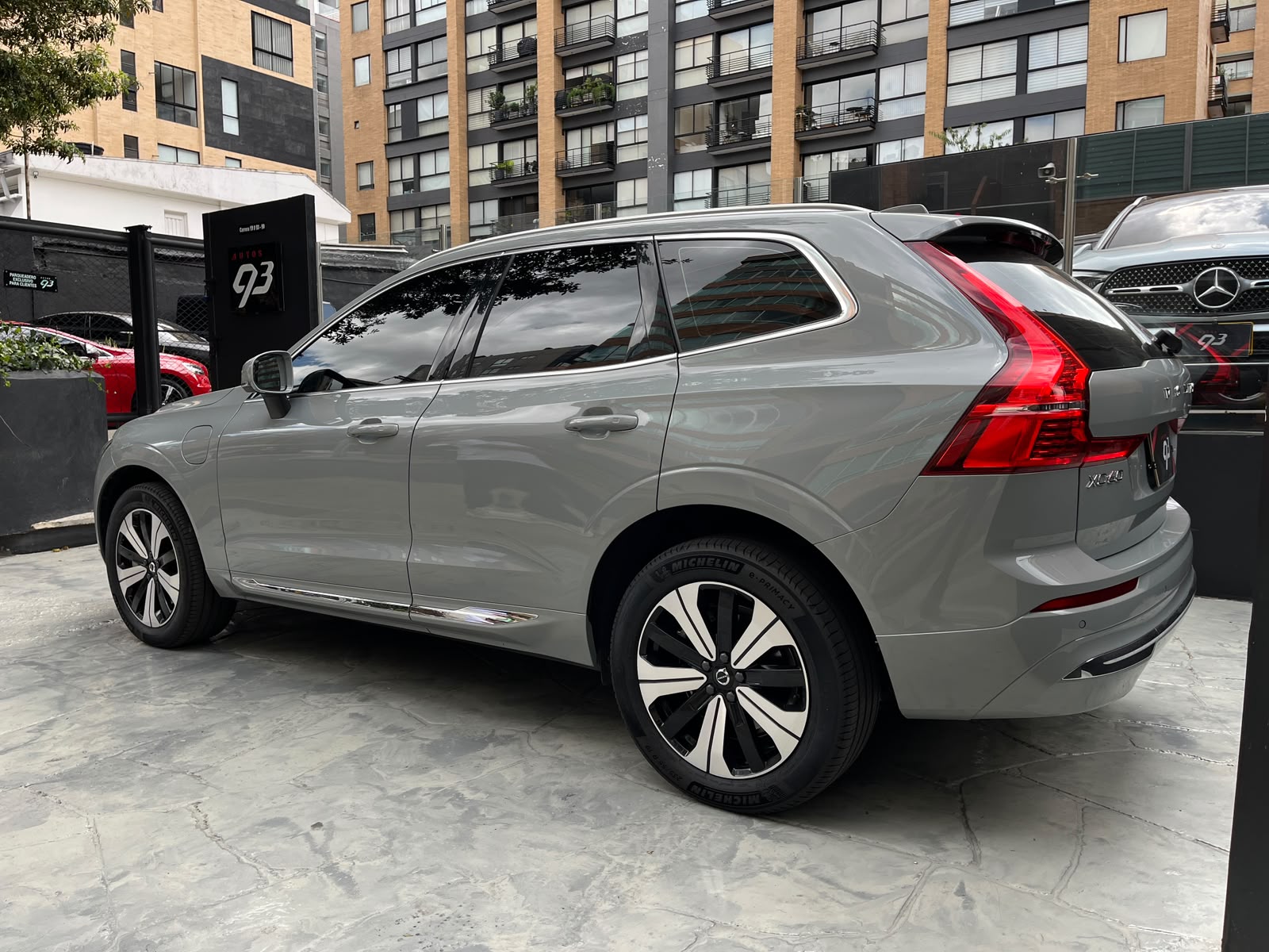 VOLVO XC60 T8 2025