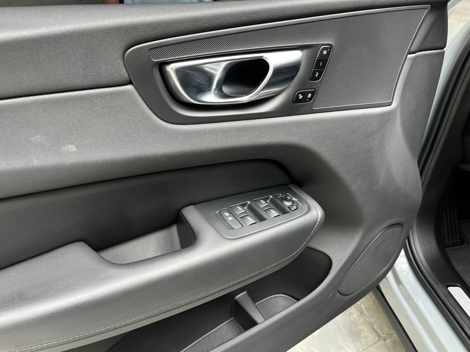 VOLVO XC60 T8 2025