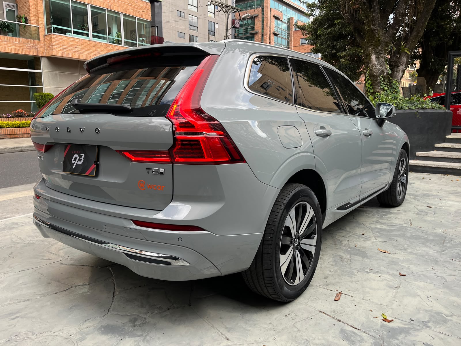 VOLVO XC60 T8 2025