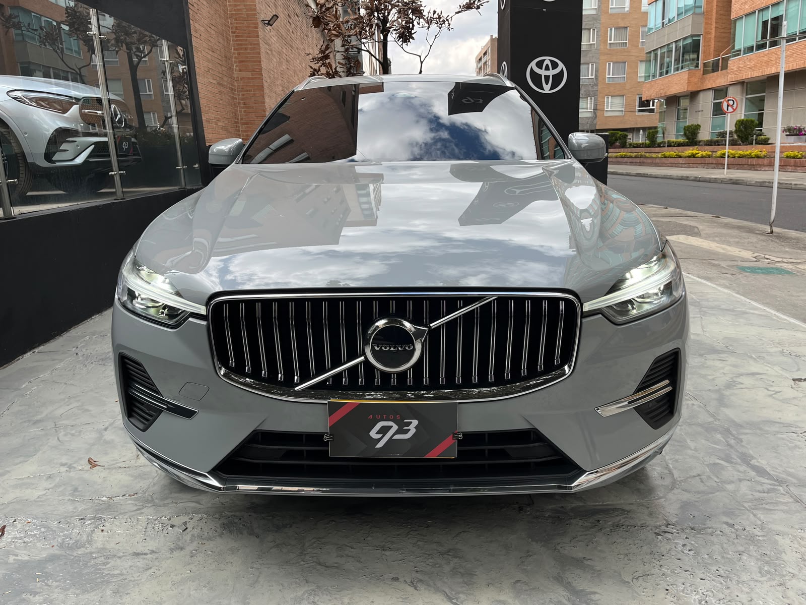VOLVO XC60 T8 2025