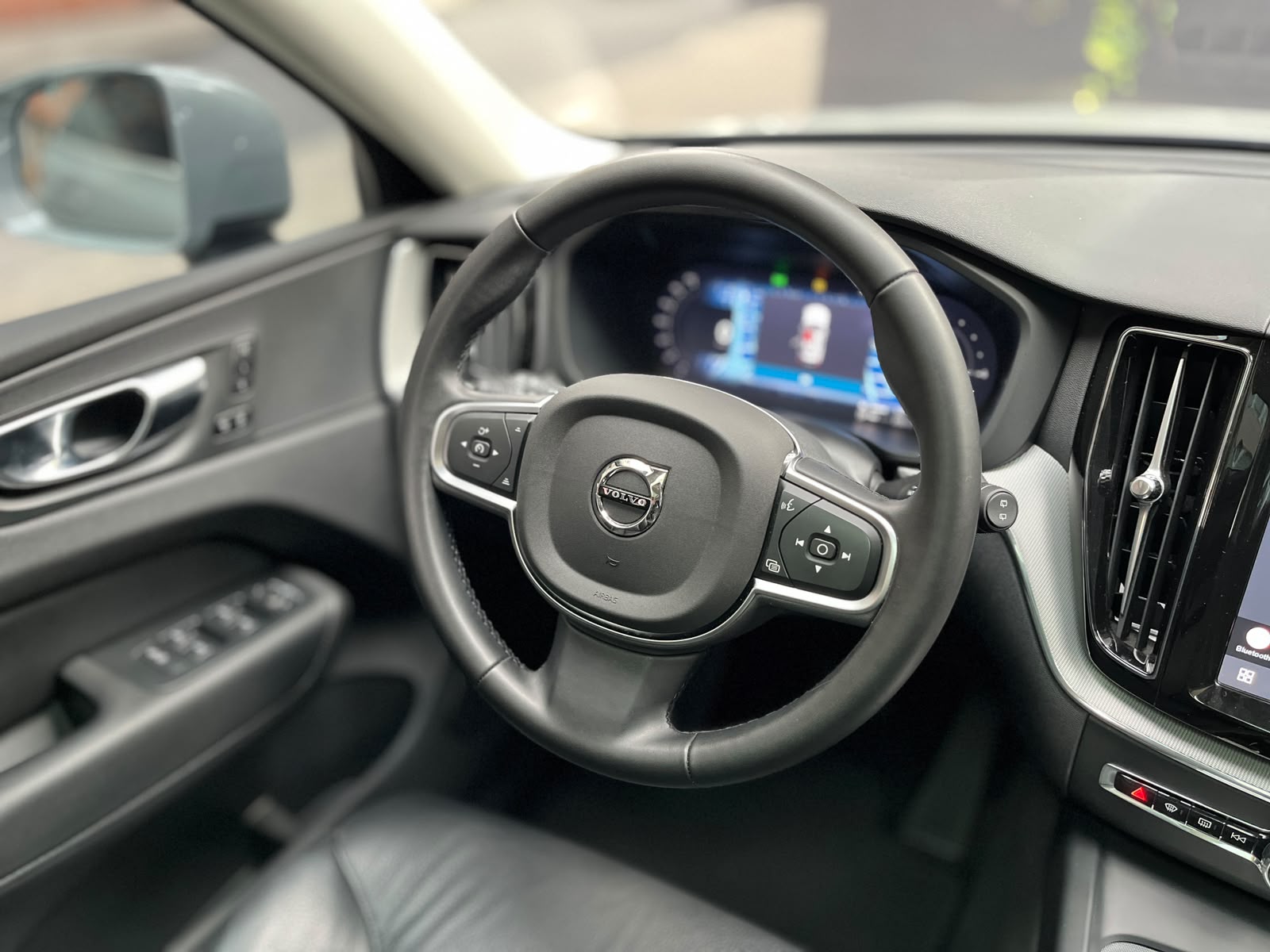 VOLVO XC60 T8 2025