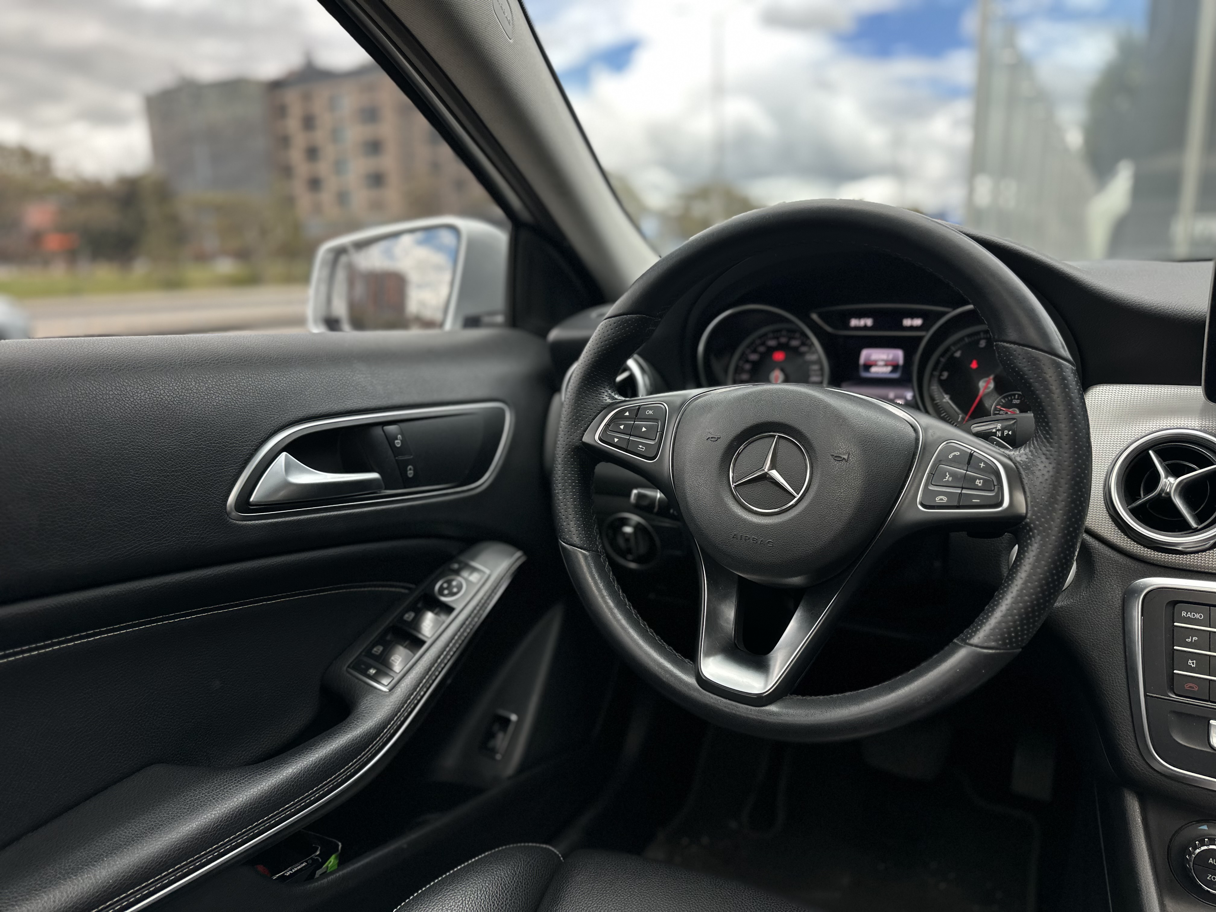 MERCEDES-BENZ GLA200 2020