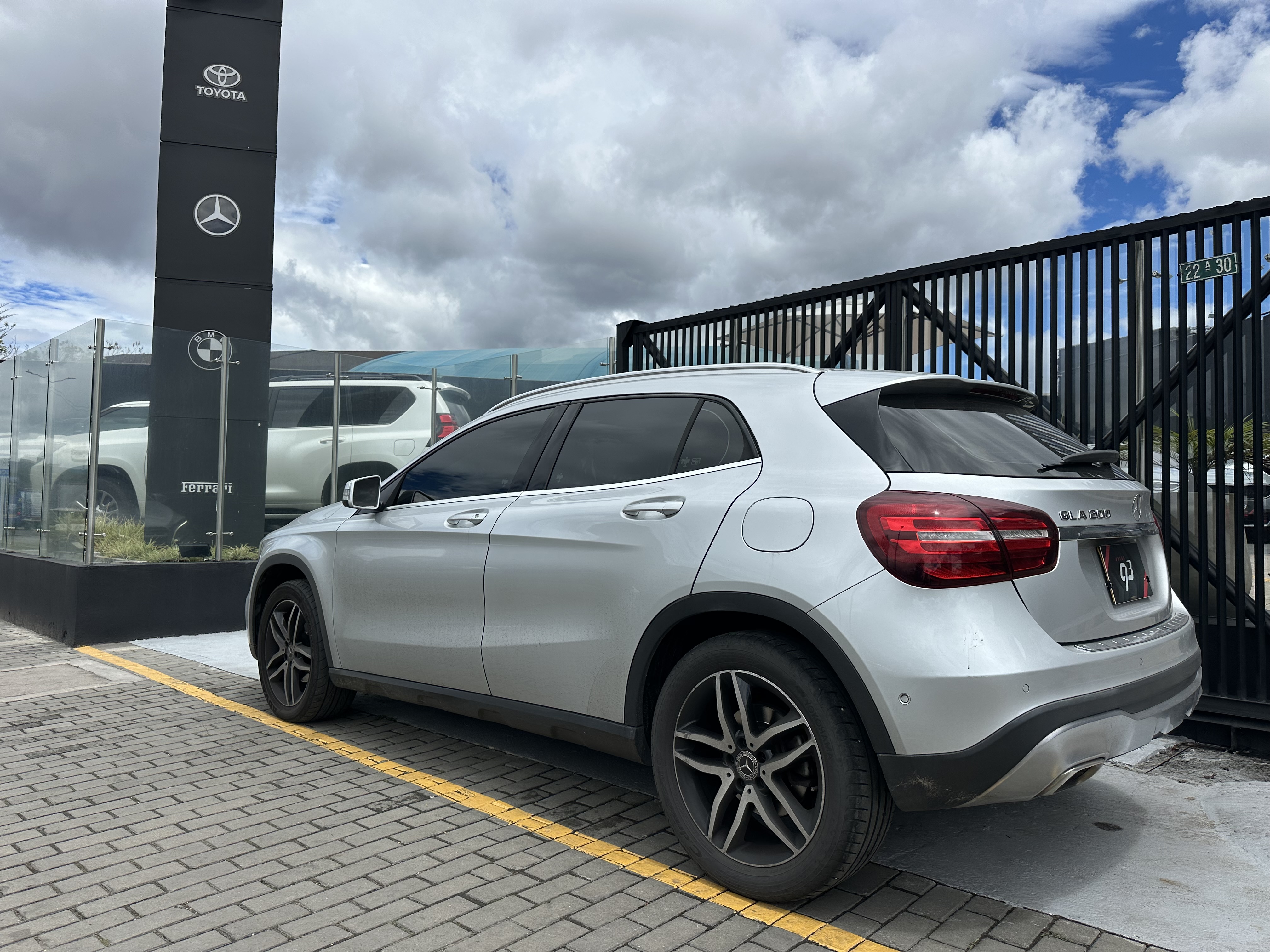 MERCEDES-BENZ GLA200 2020