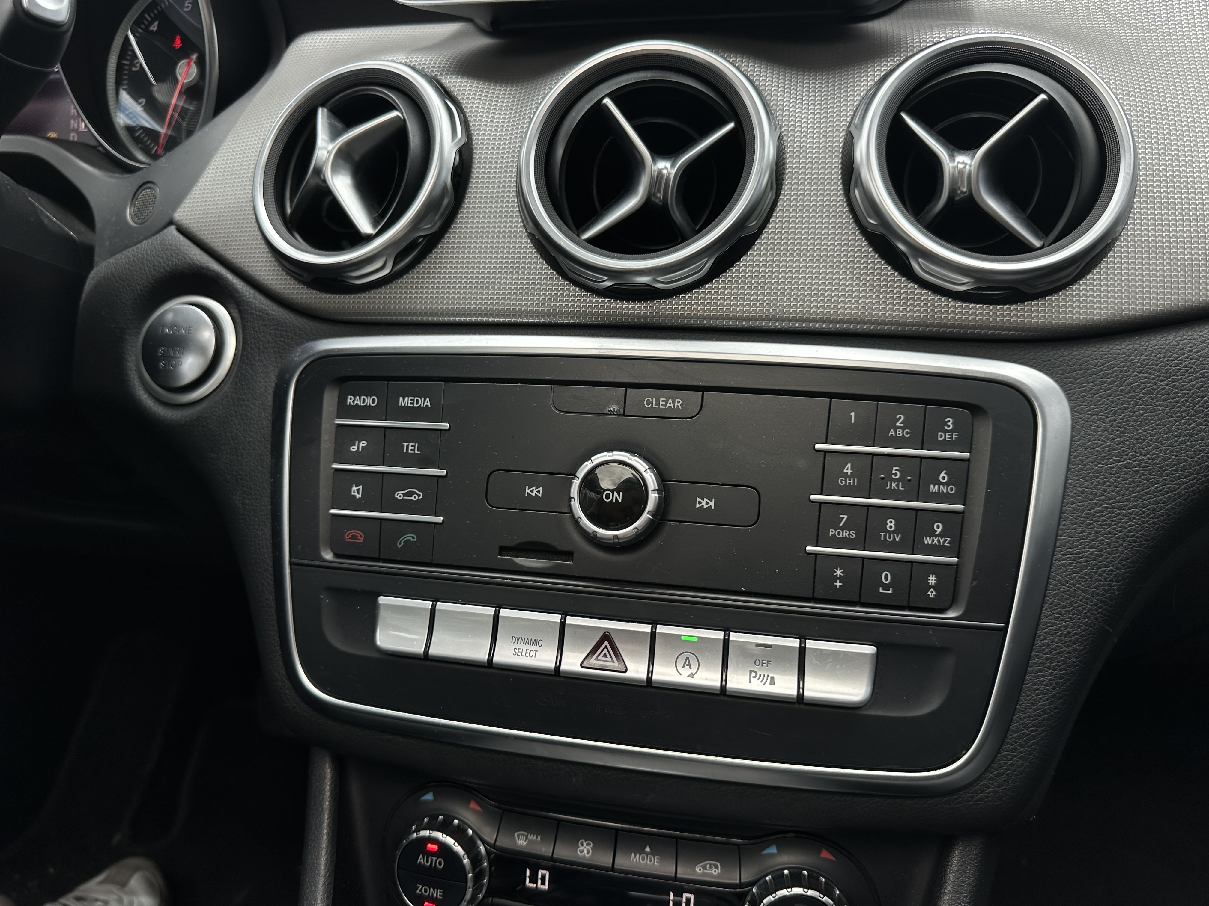 MERCEDES-BENZ GLA200 2020