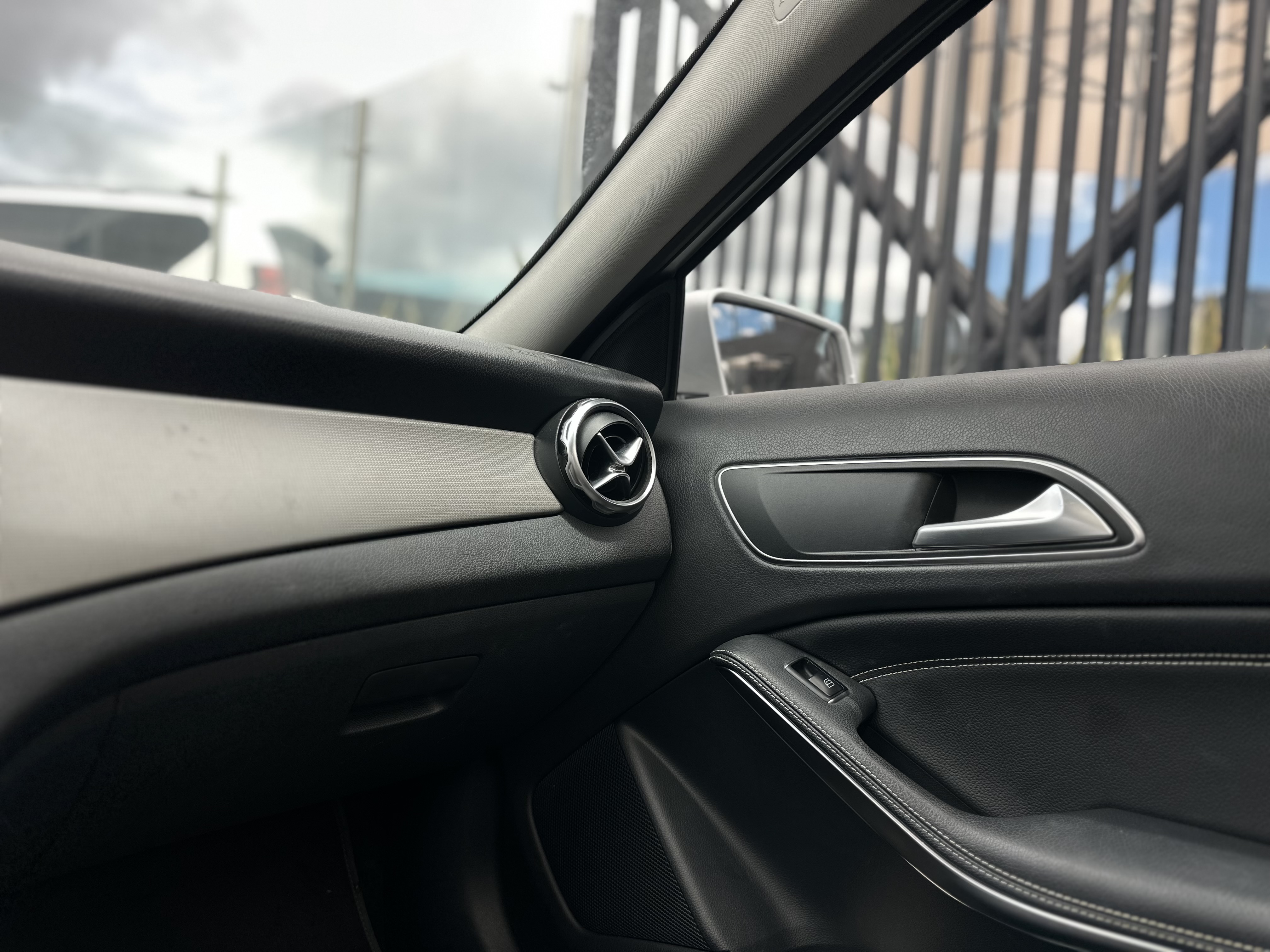 MERCEDES-BENZ GLA200 2020