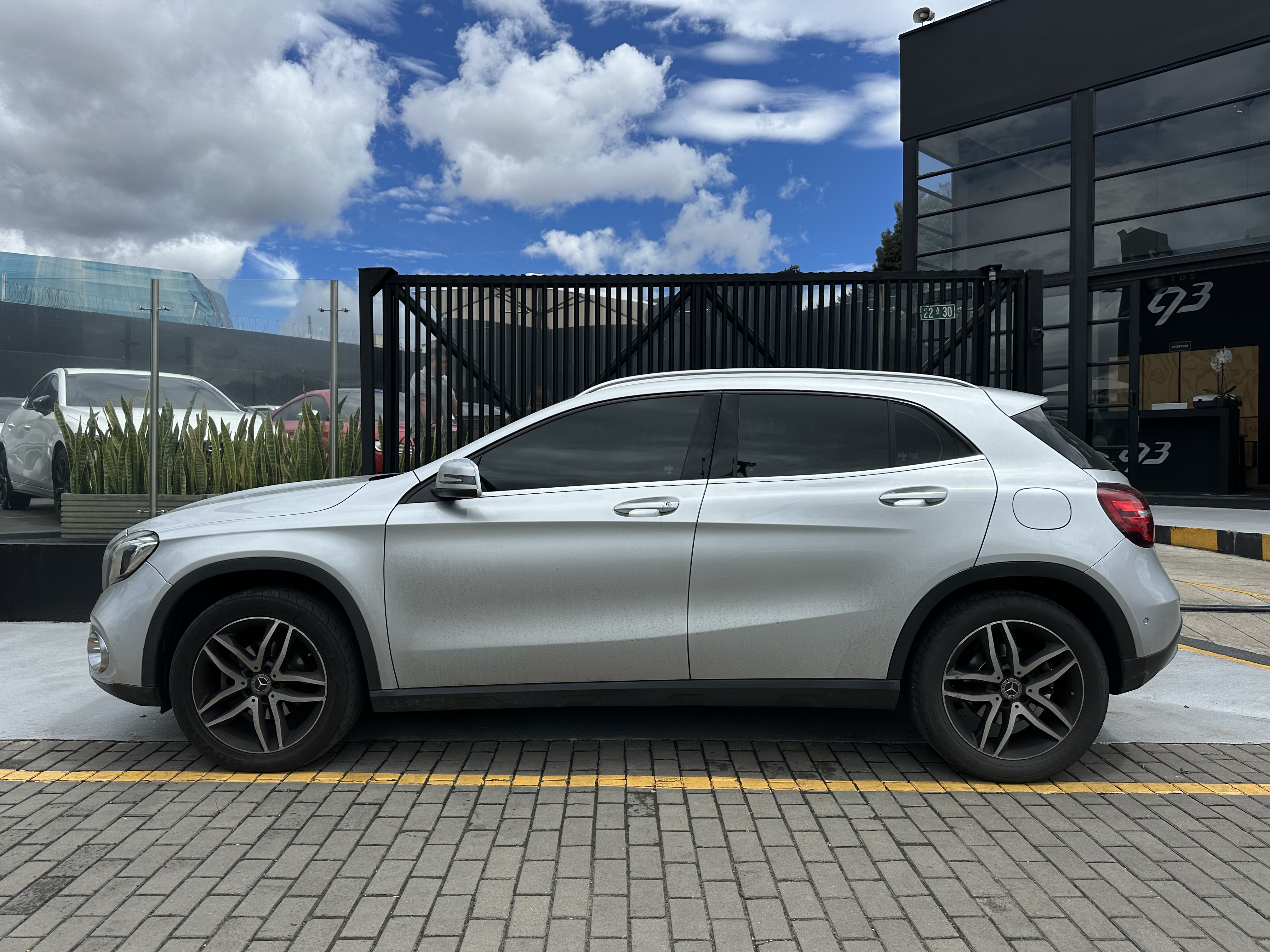 MERCEDES-BENZ GLA200 2020