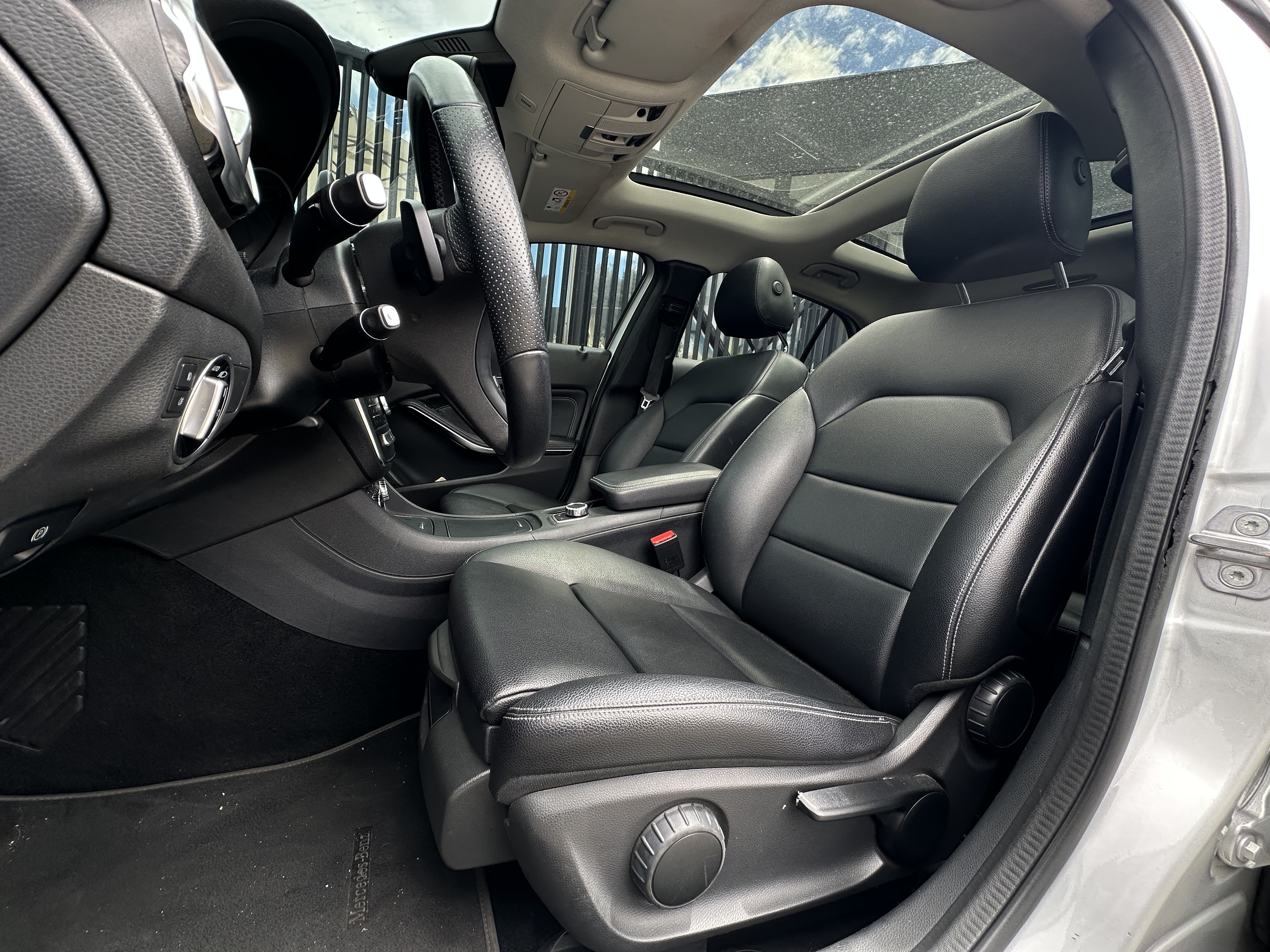 MERCEDES-BENZ GLA200 2020