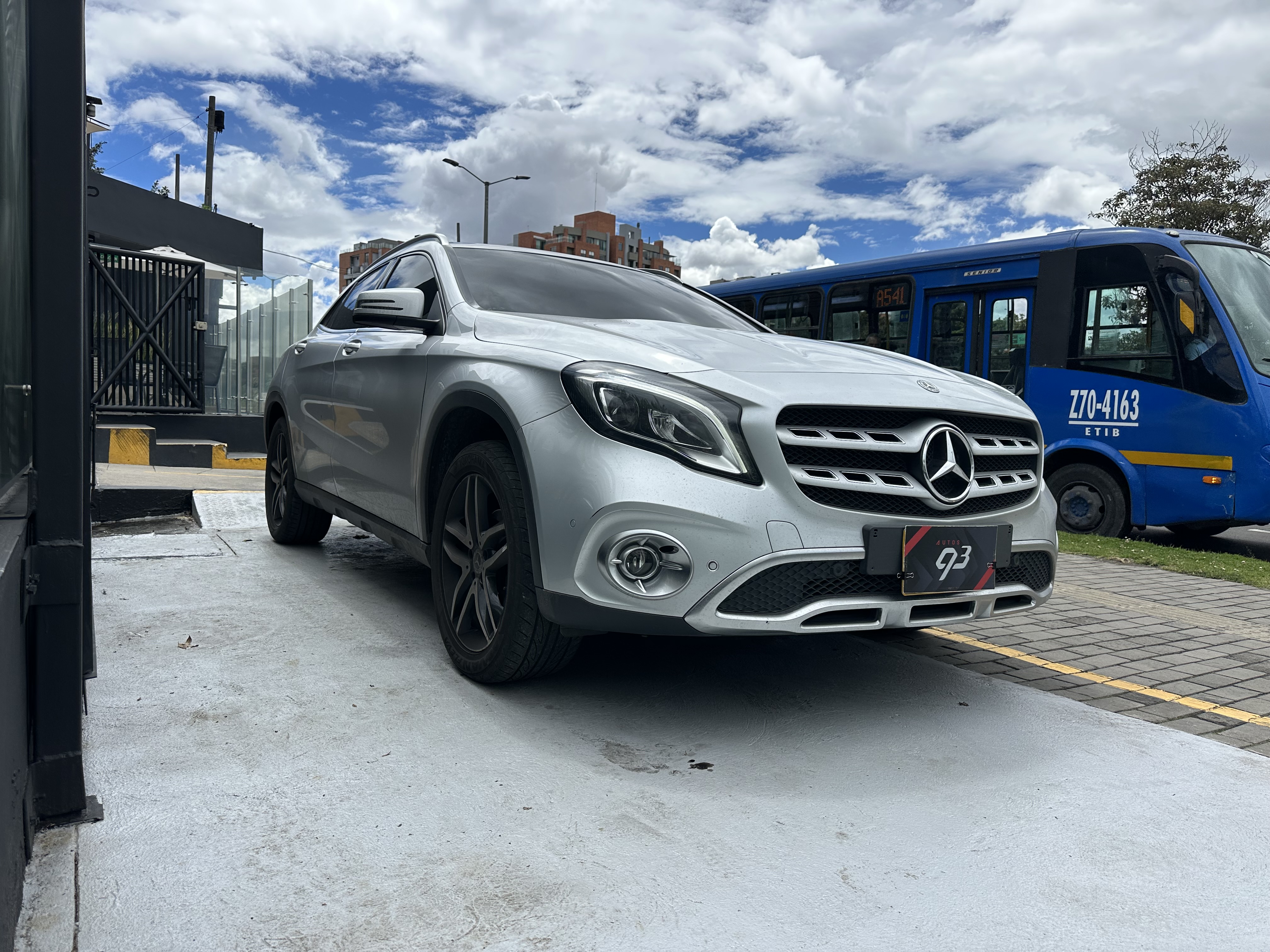 MERCEDES-BENZ GLA200 2020