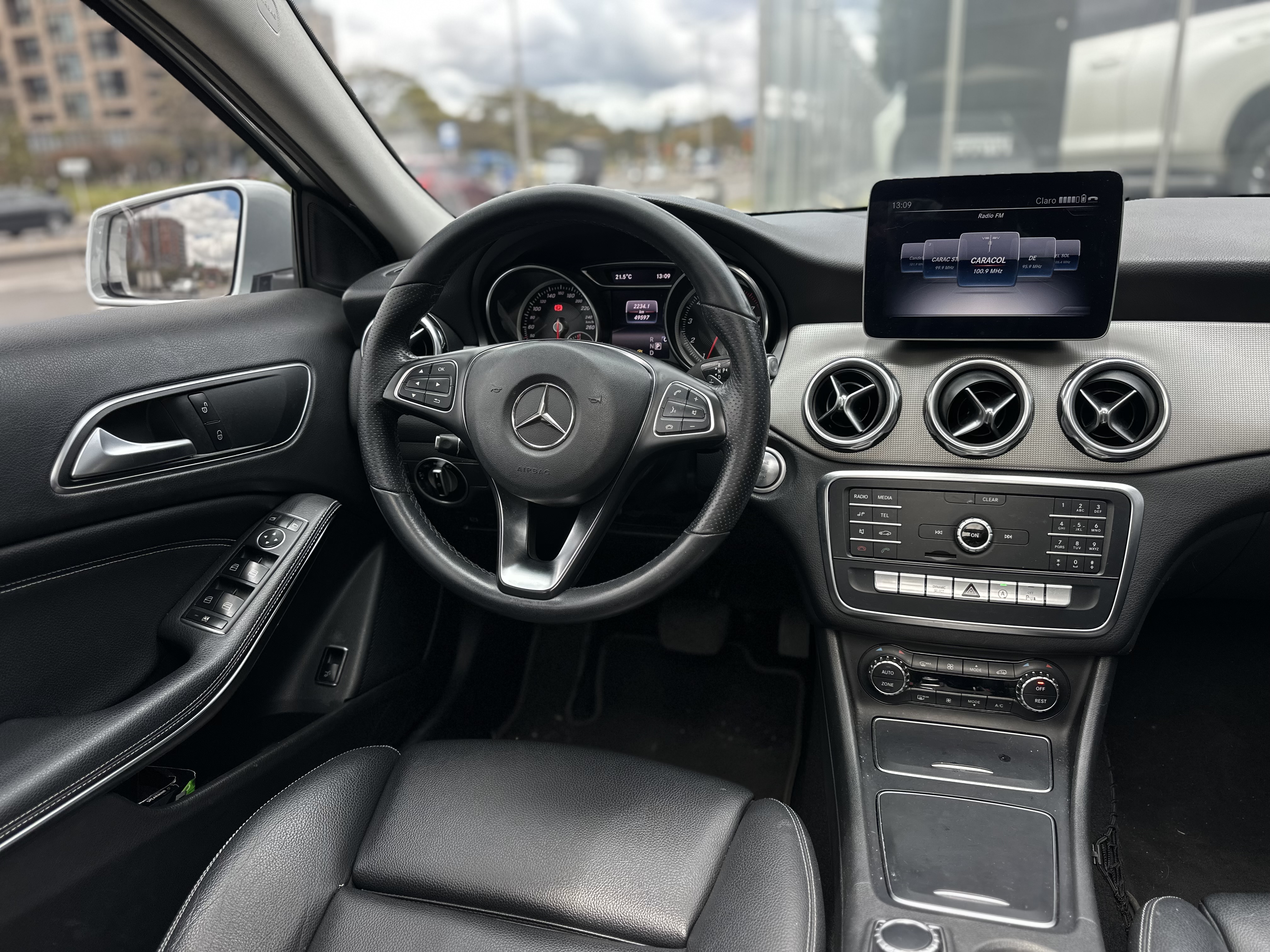 MERCEDES-BENZ GLA200 2020