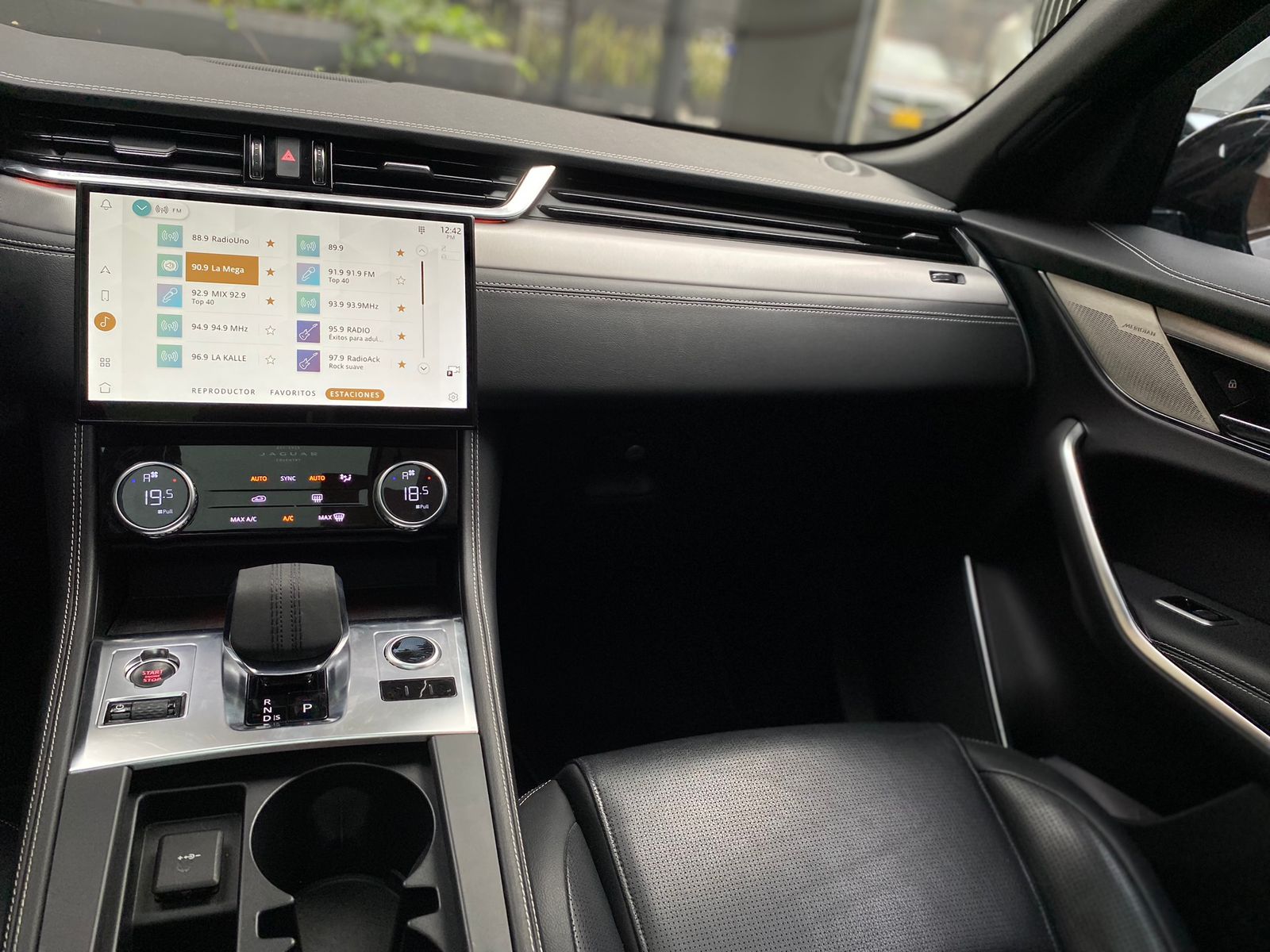 JAGUAR F-PACE 400PS R 2022