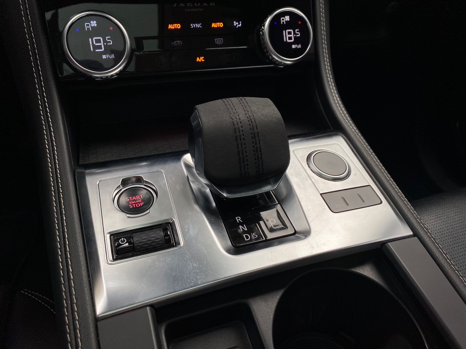 JAGUAR F-PACE 400PS R 2022