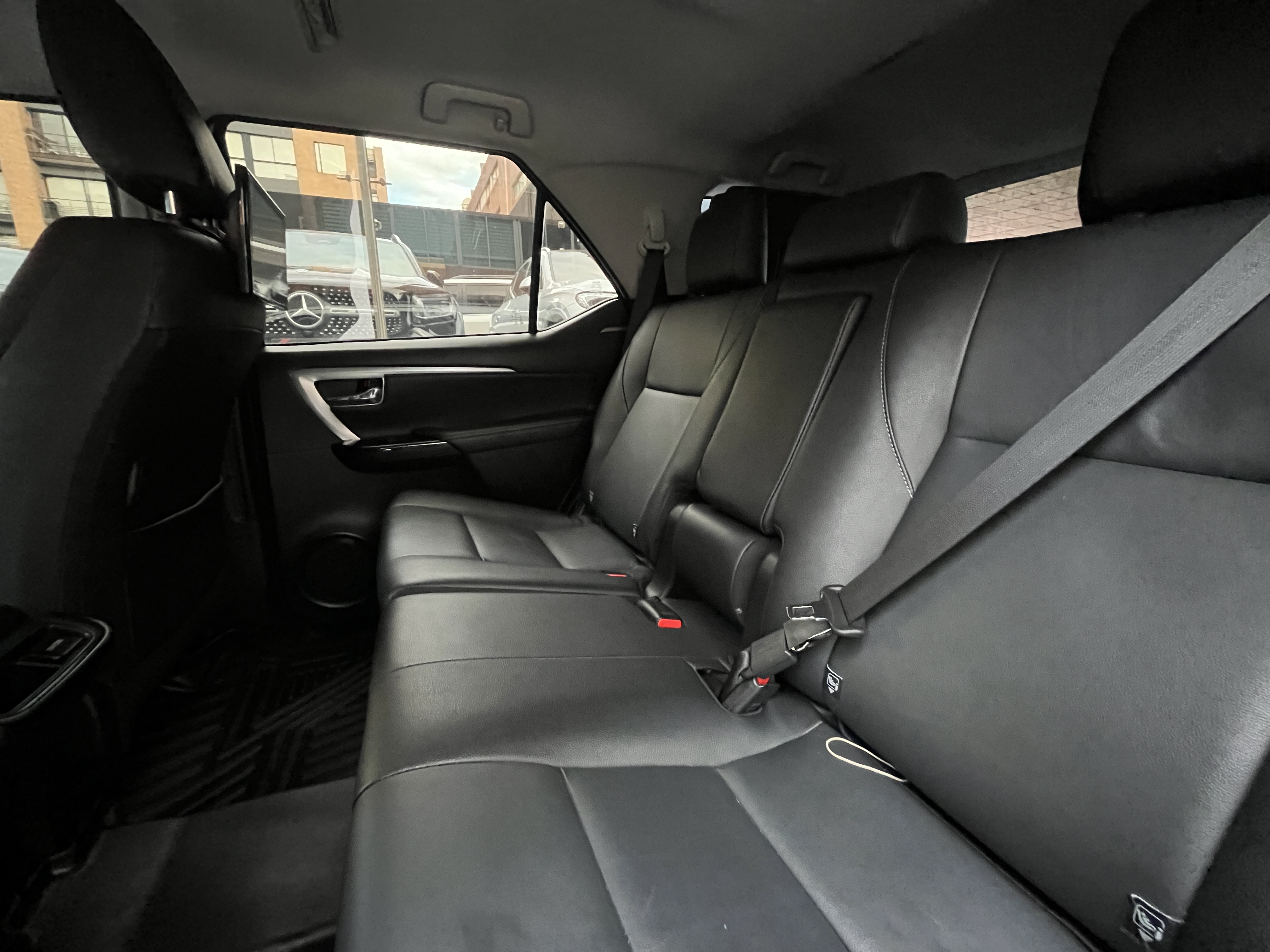 TOYOTA FORTUNER SR 2023