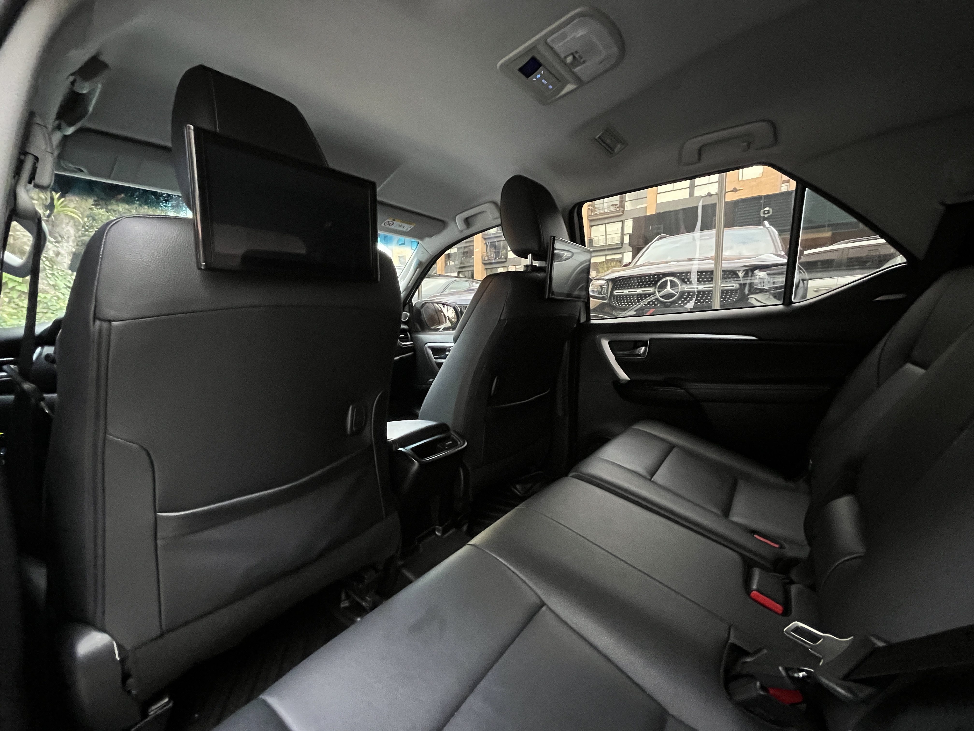 TOYOTA FORTUNER SR 2023