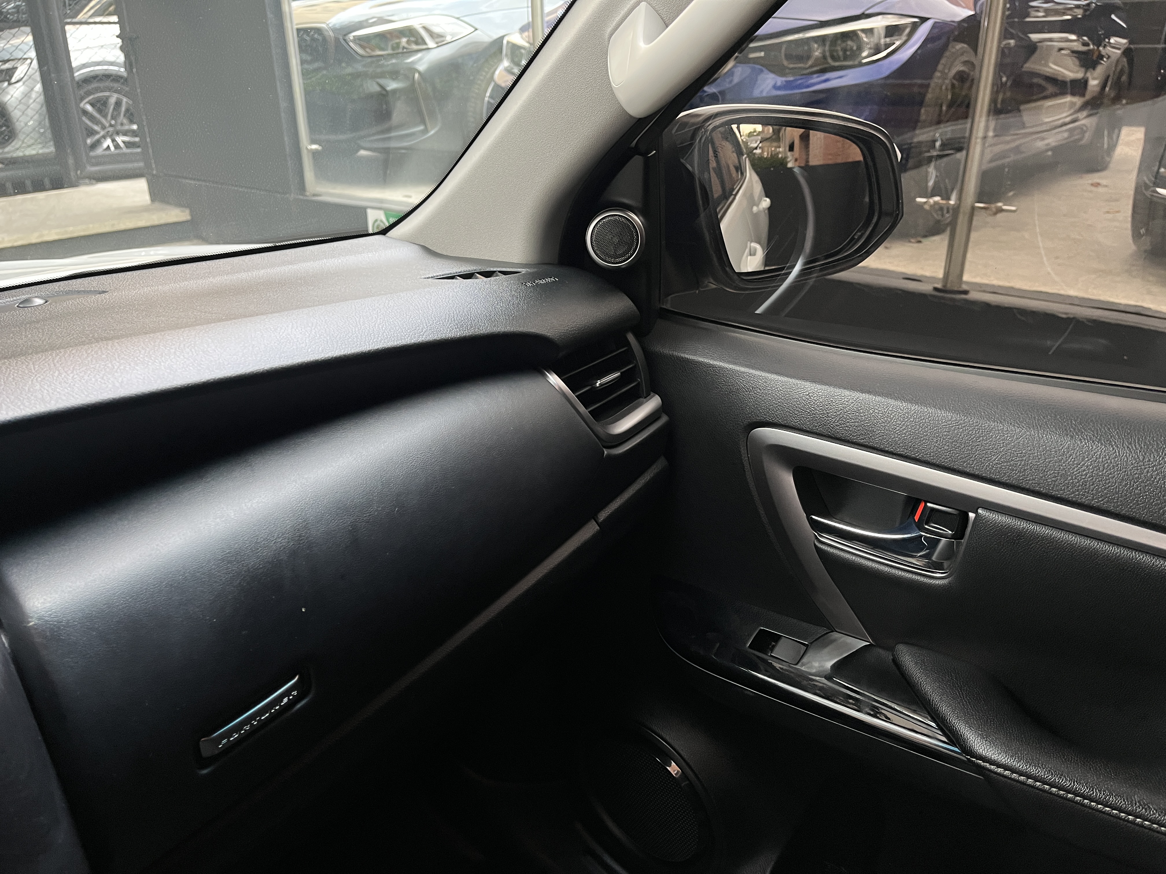 TOYOTA FORTUNER SR 2023