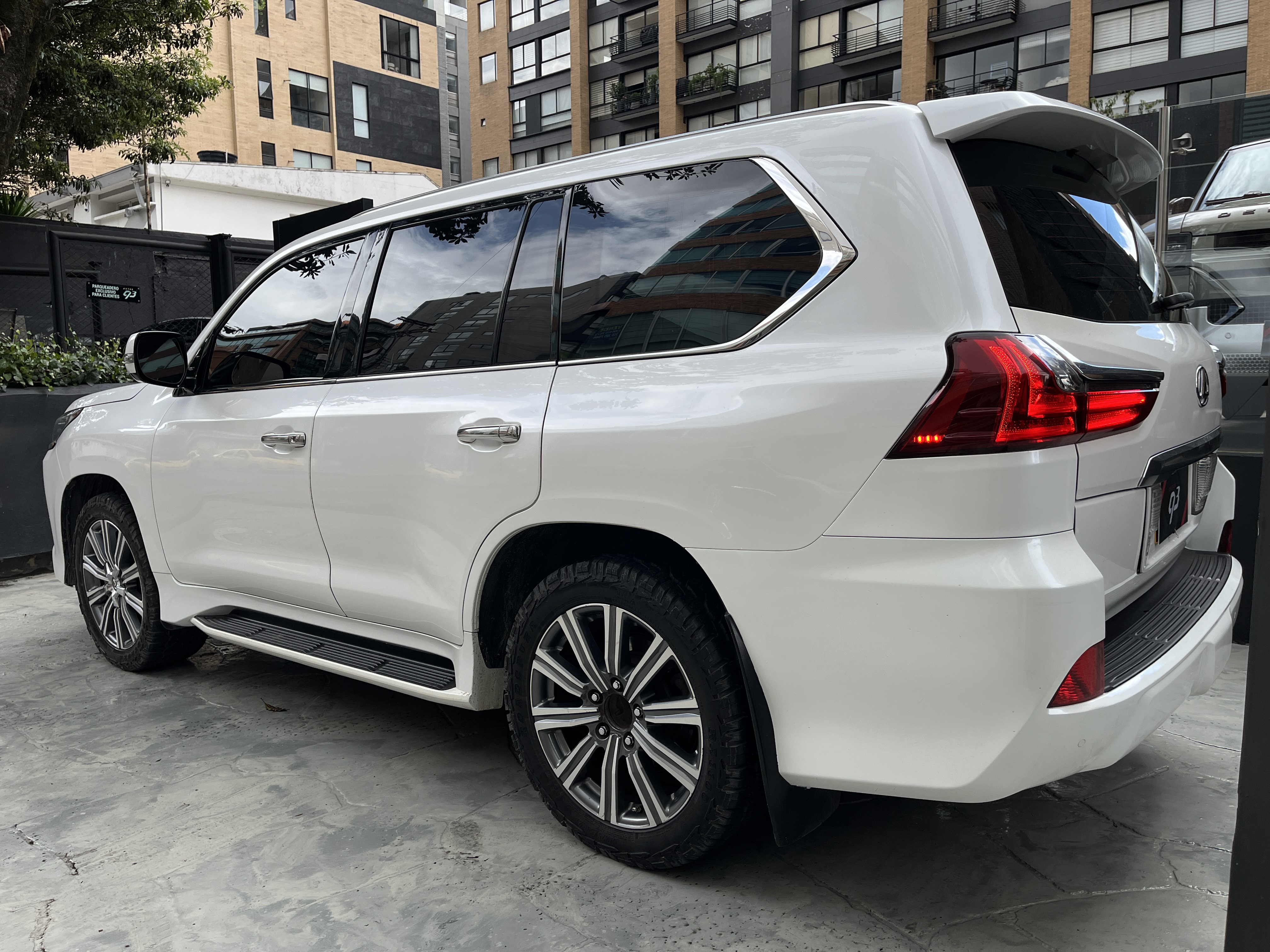 LEXUS LX570 BLINDADA 2016