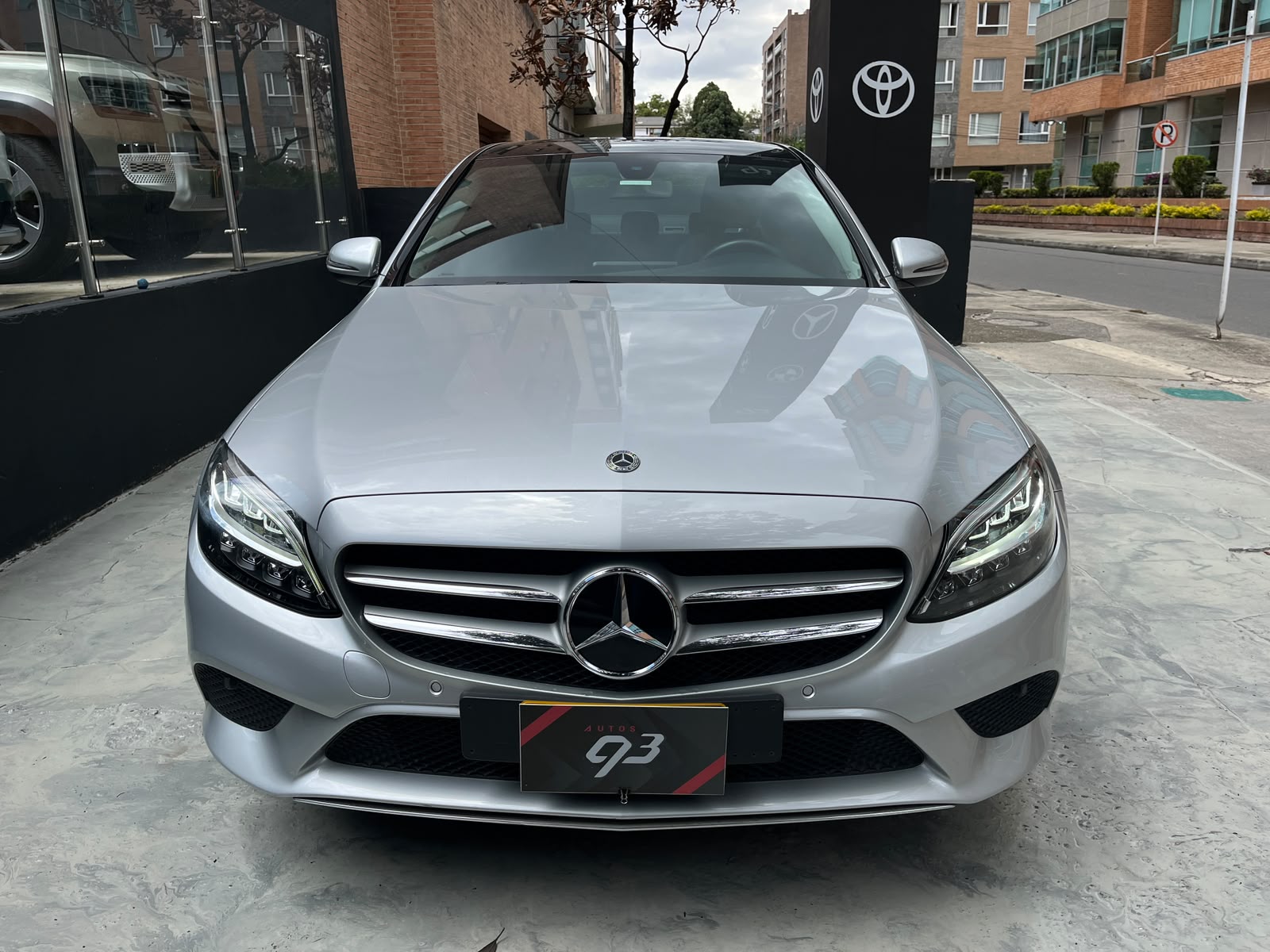 MERCEDES-BENZ C200 2021