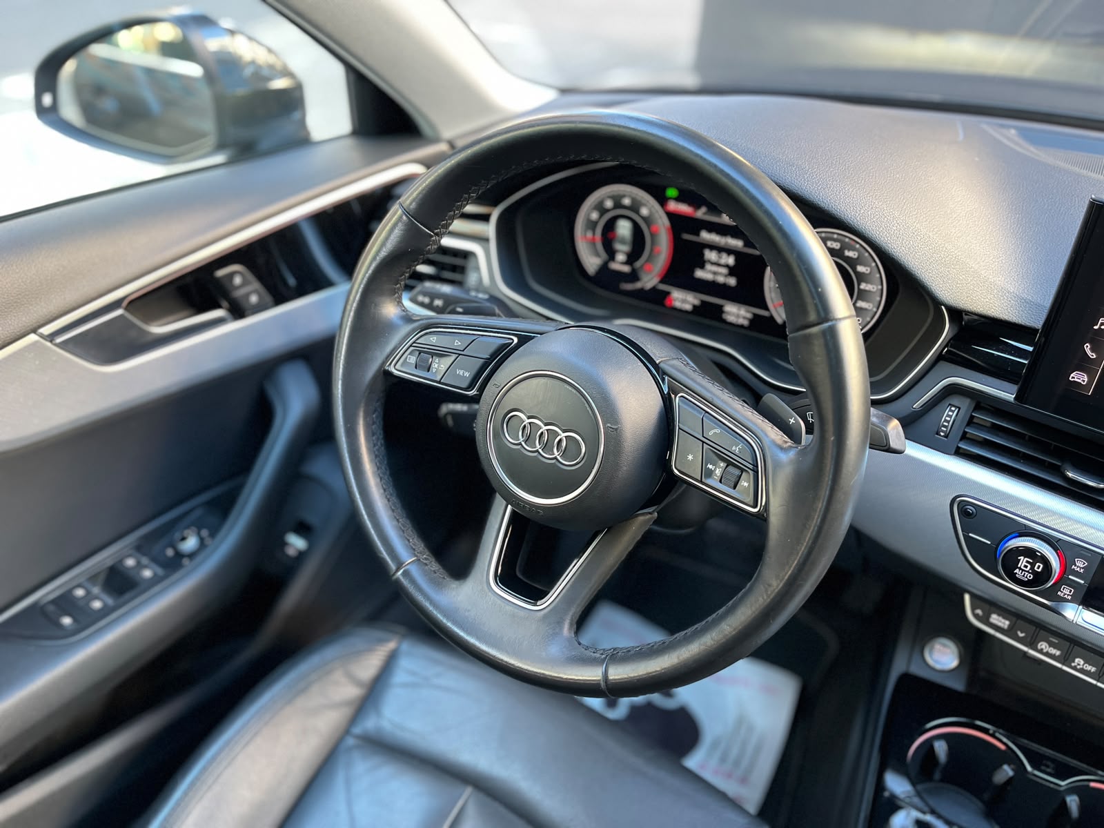 AUDI A4 2022