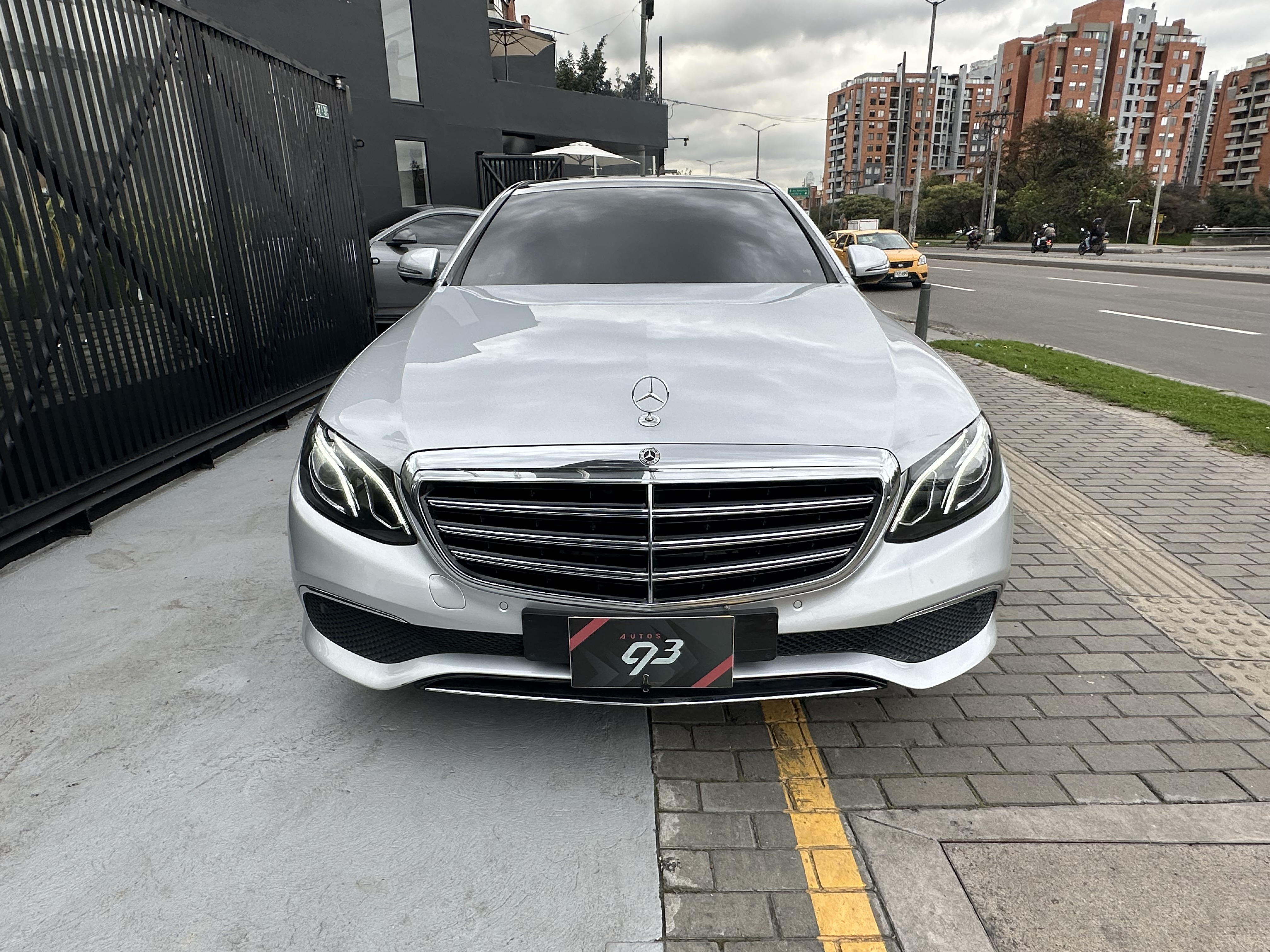 MERCEDES-BENZ E200 EXCLUSIVE 2019