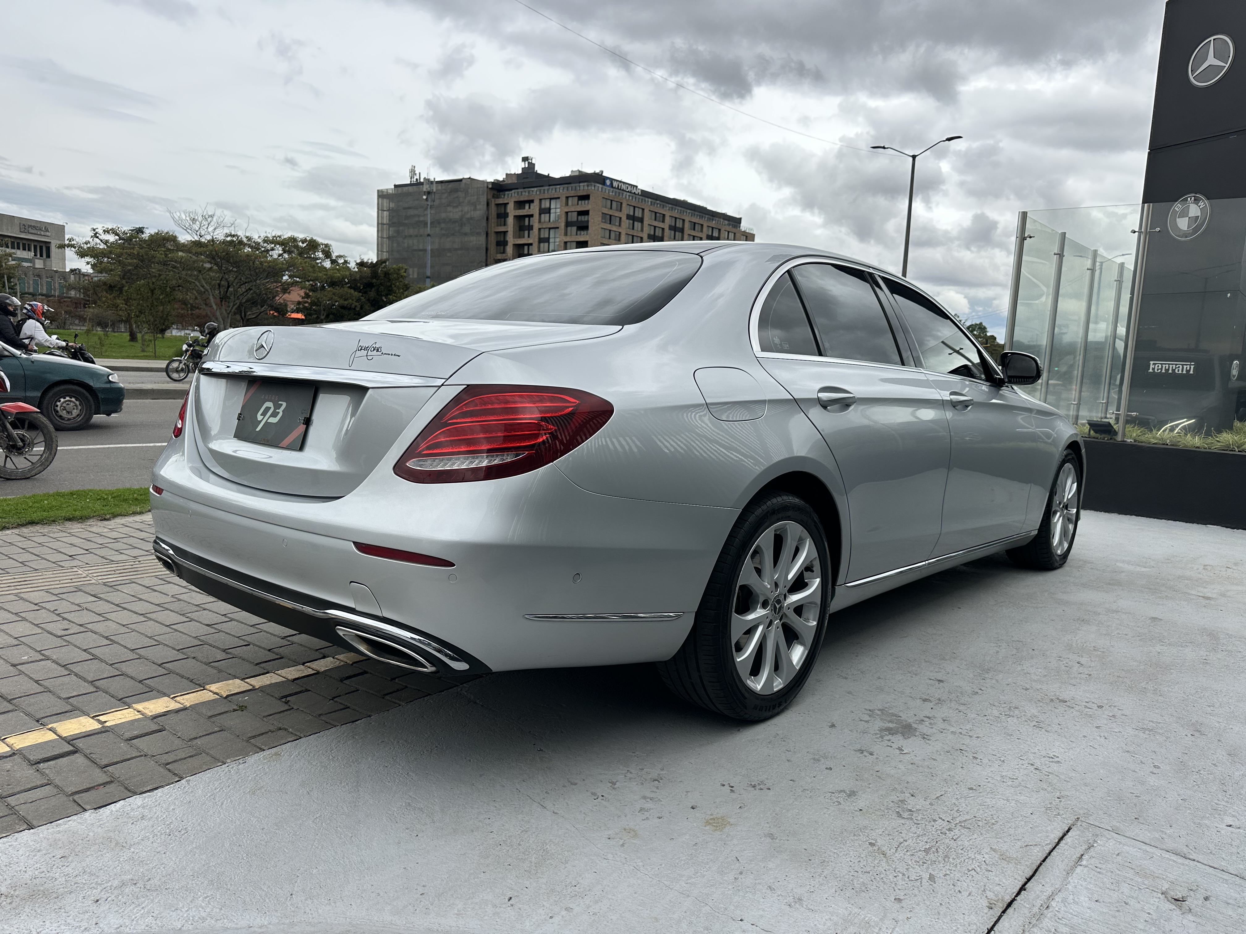 MERCEDES-BENZ E200 EXCLUSIVE 2019