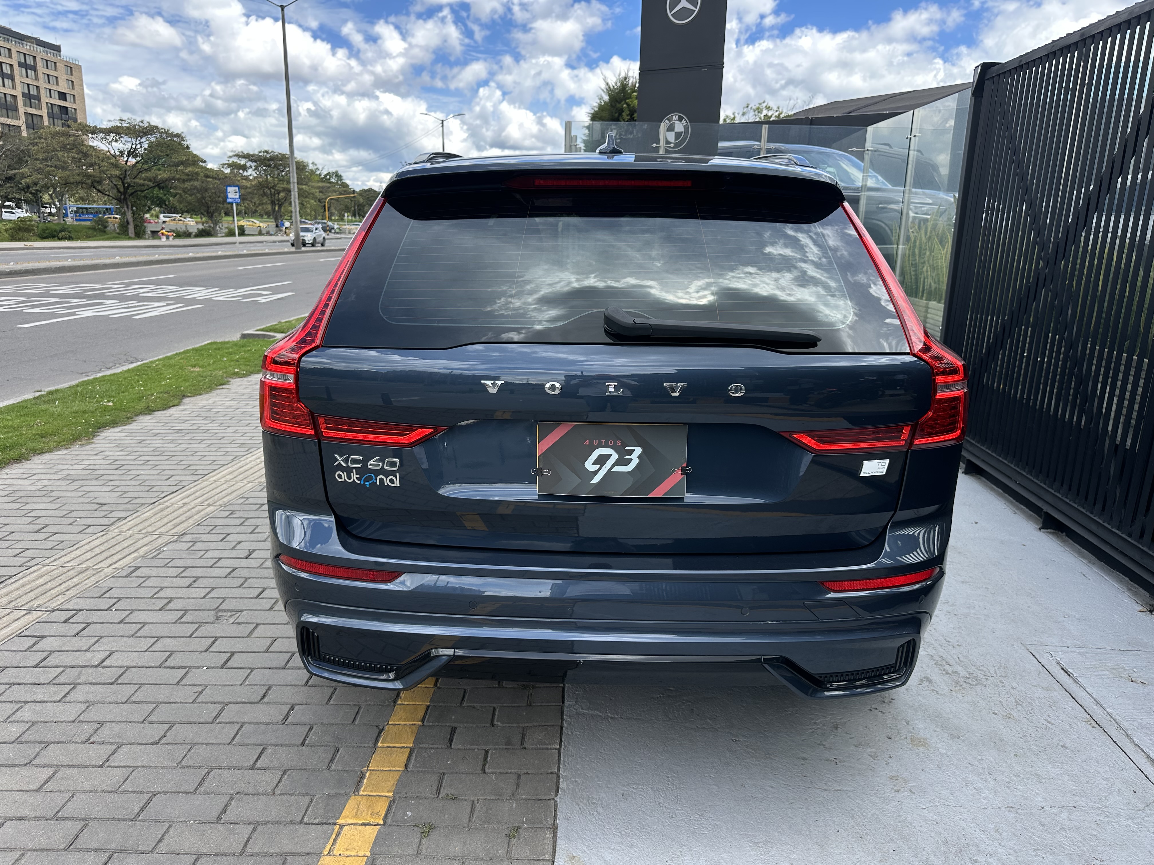 VOLVO XC60 R-DESIGN T8 2022