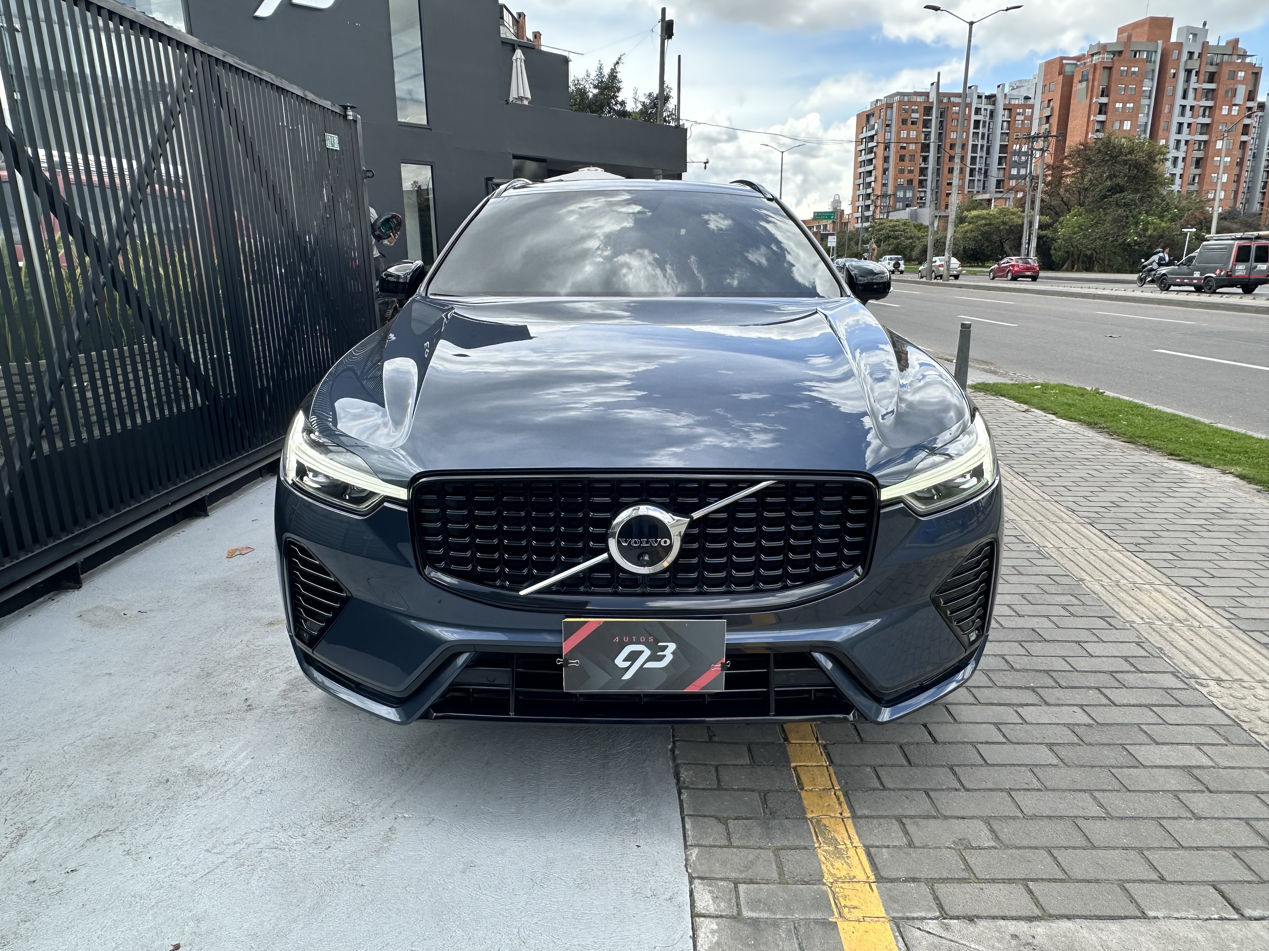 VOLVO XC60 R-DESIGN T8 2022