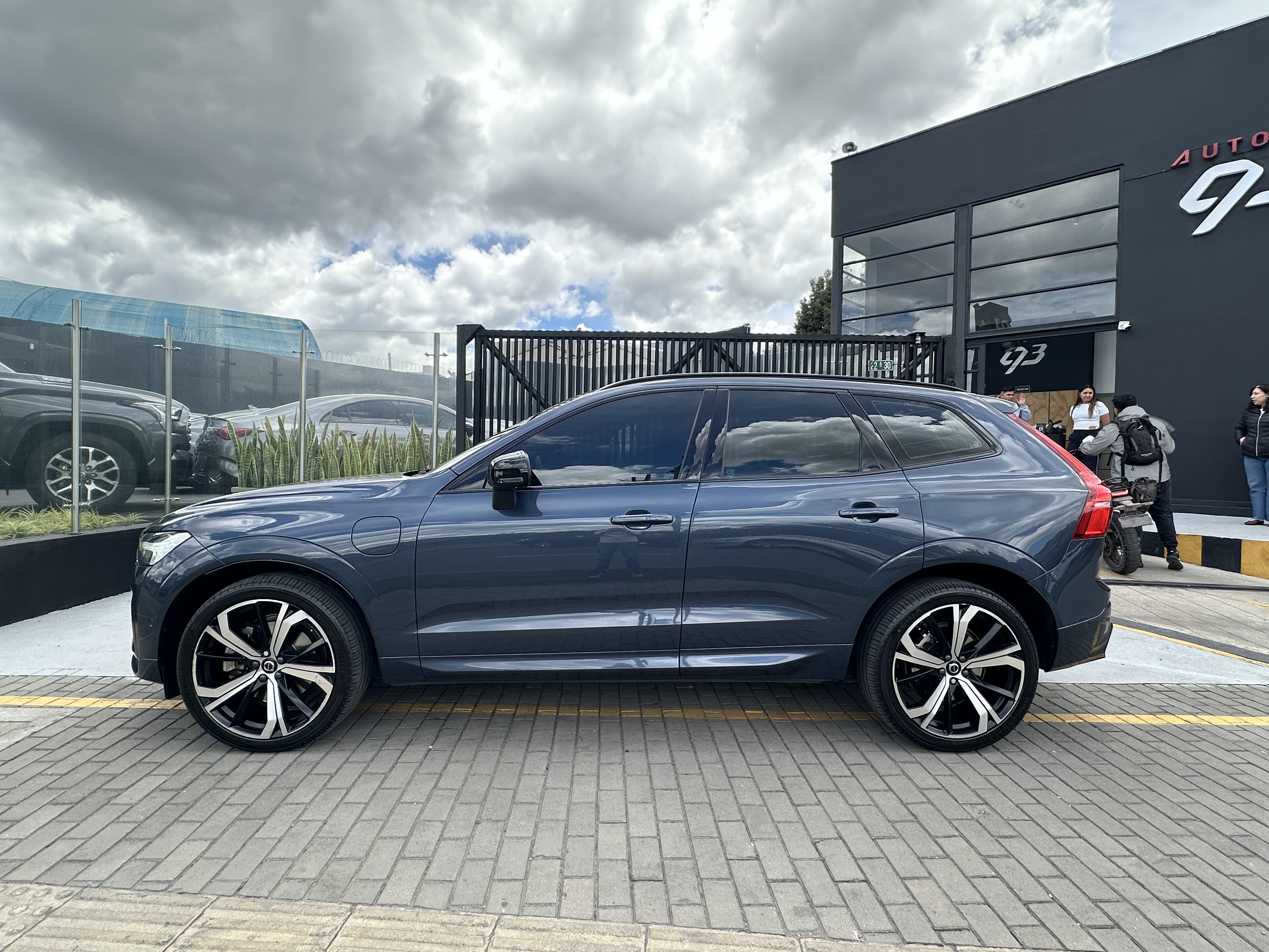 VOLVO XC60 R-DESIGN T8 2022