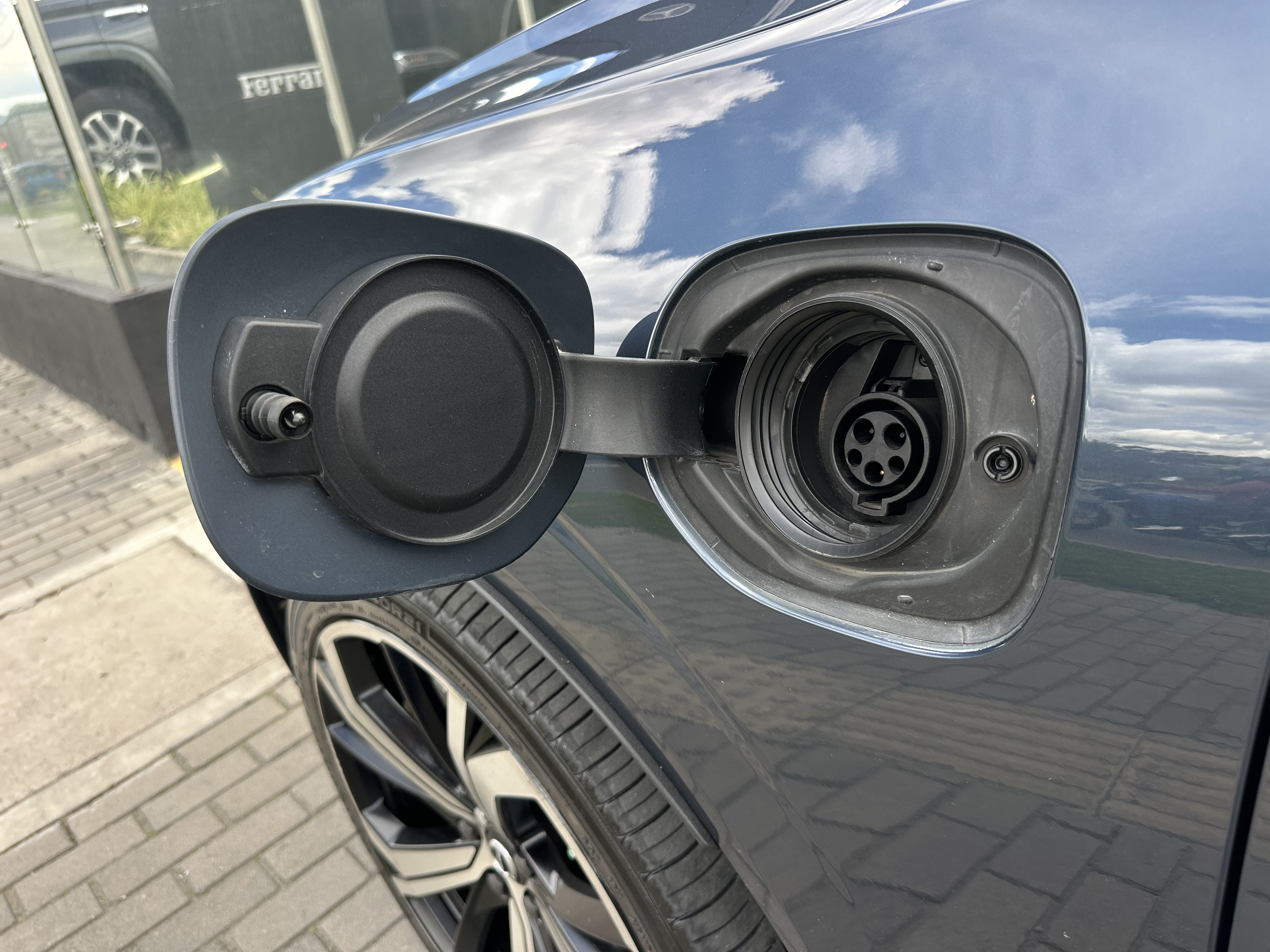VOLVO XC60 R-DESIGN T8 2022