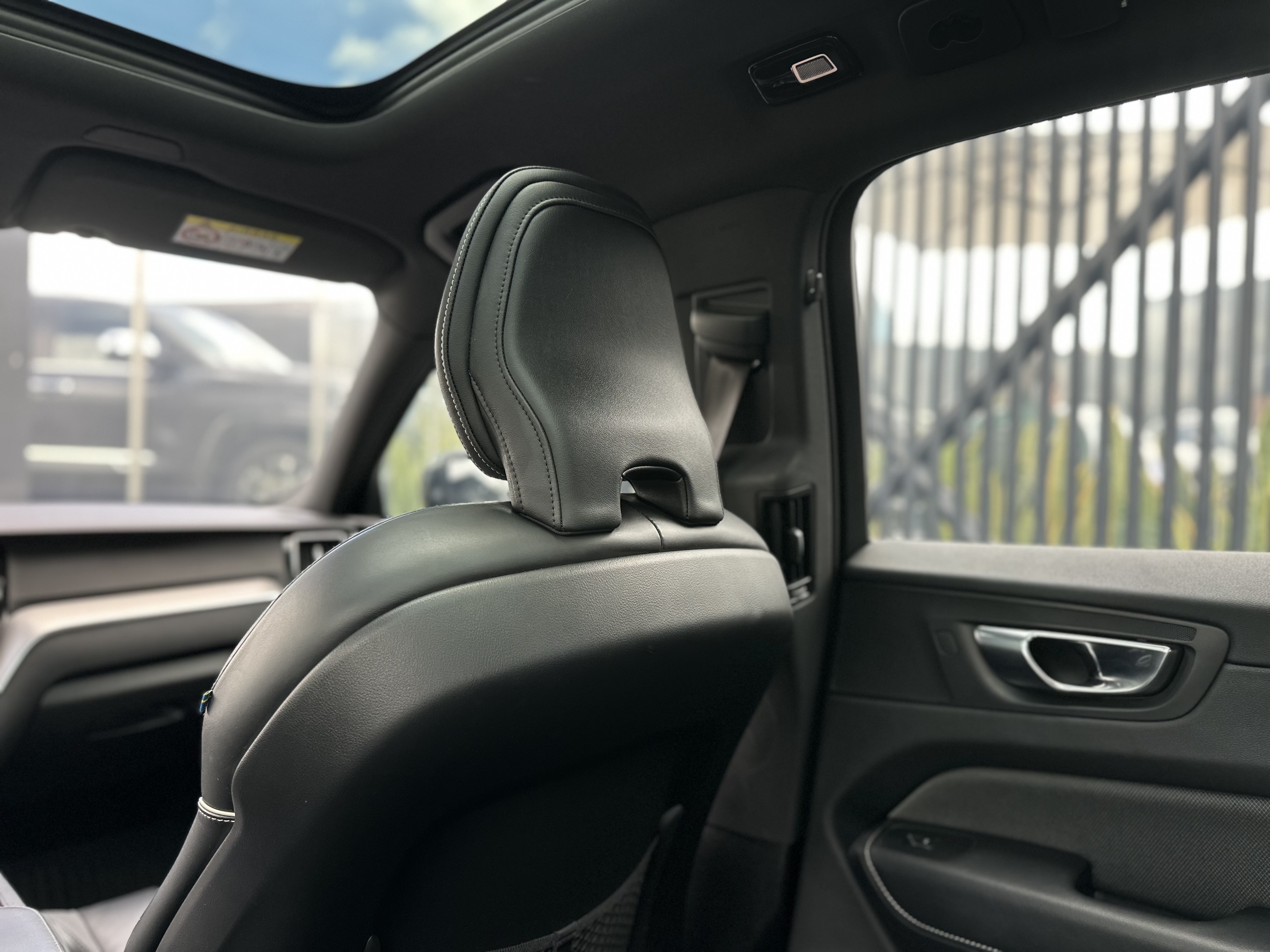VOLVO XC60 R-DESIGN T8 2022
