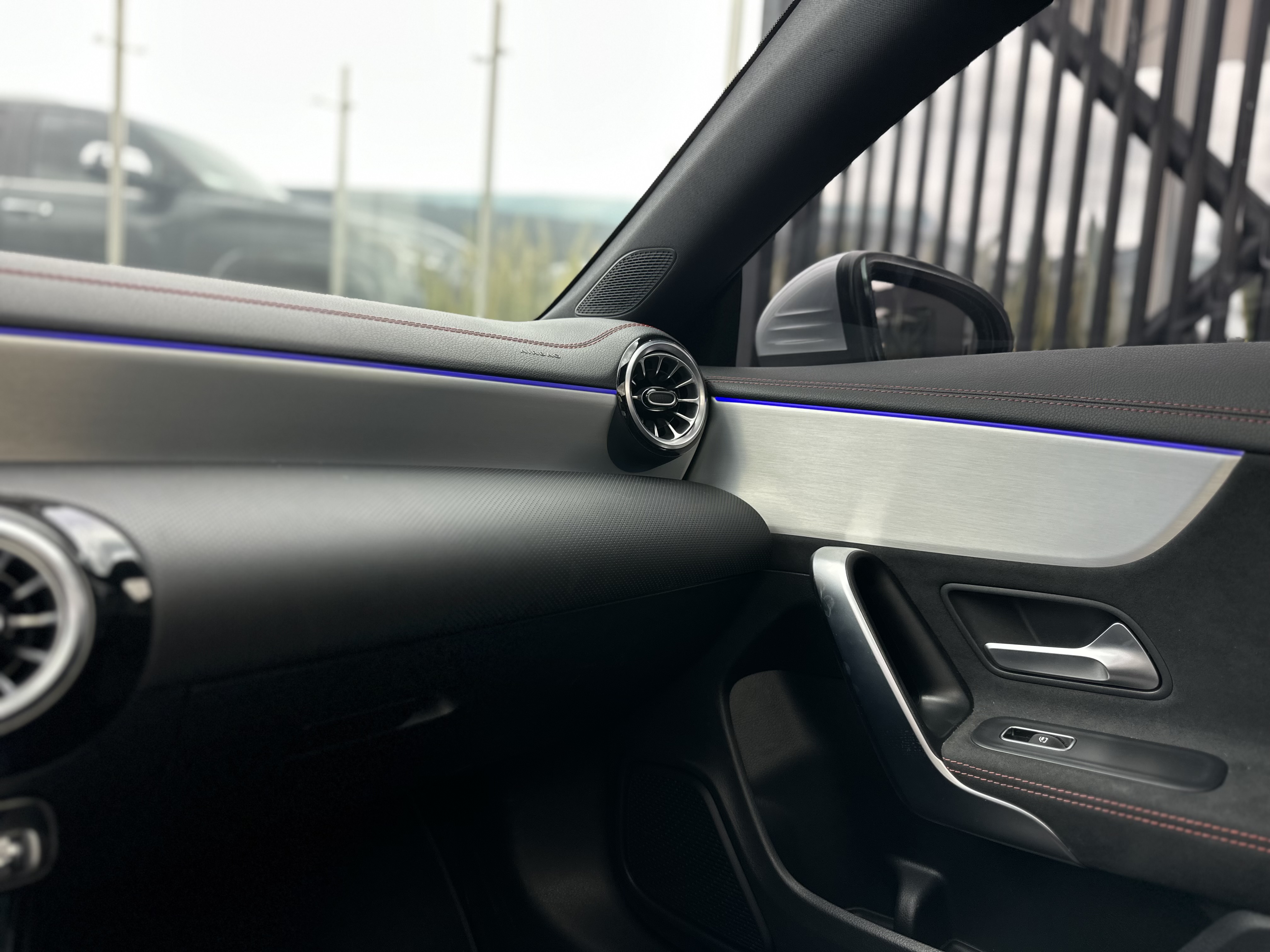 MERCEDES-BENZ CLA250 4MATIC 2025
