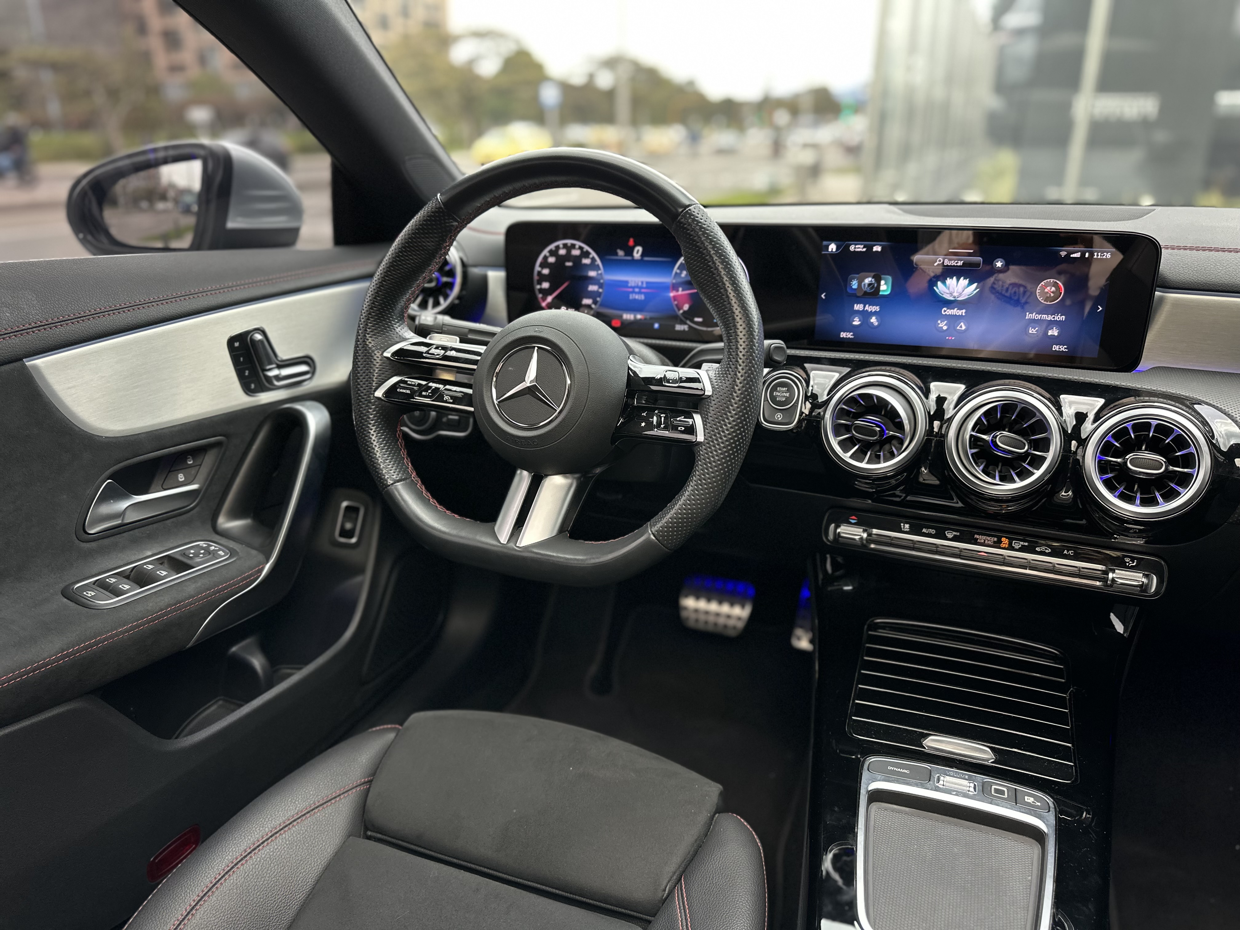 MERCEDES-BENZ CLA250 4MATIC 2025