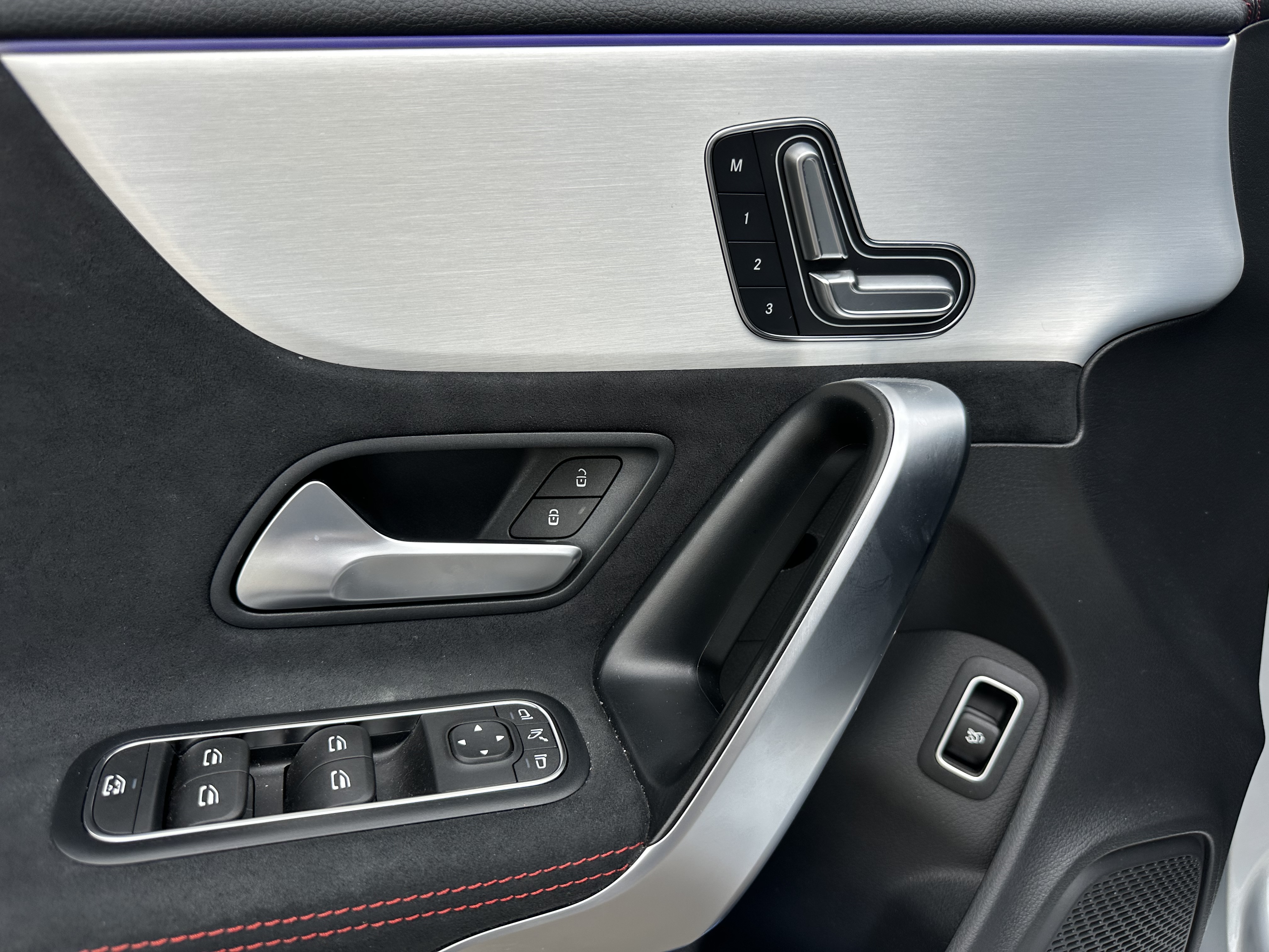 MERCEDES-BENZ CLA250 4MATIC 2025