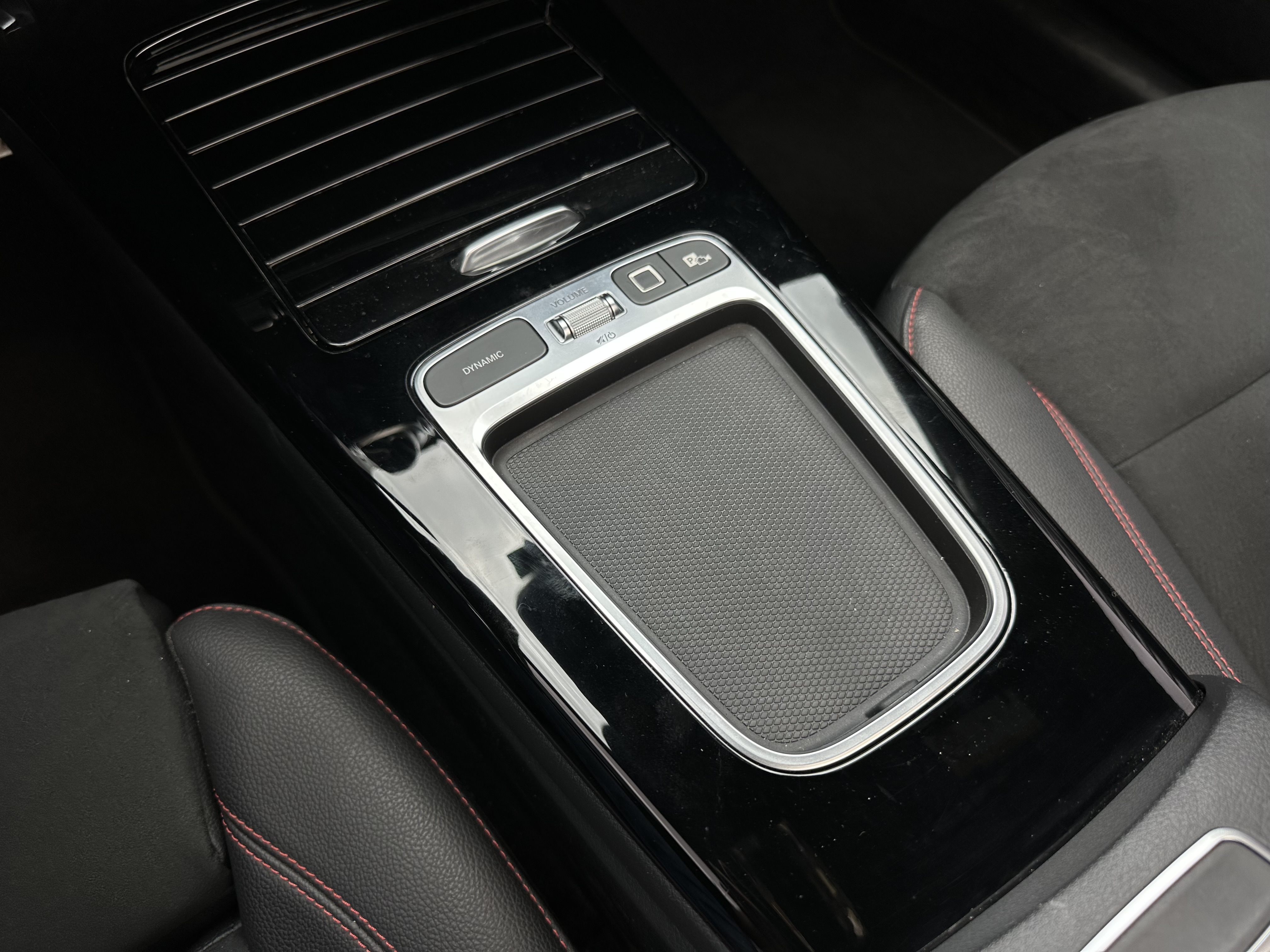 MERCEDES-BENZ CLA250 4MATIC 2025