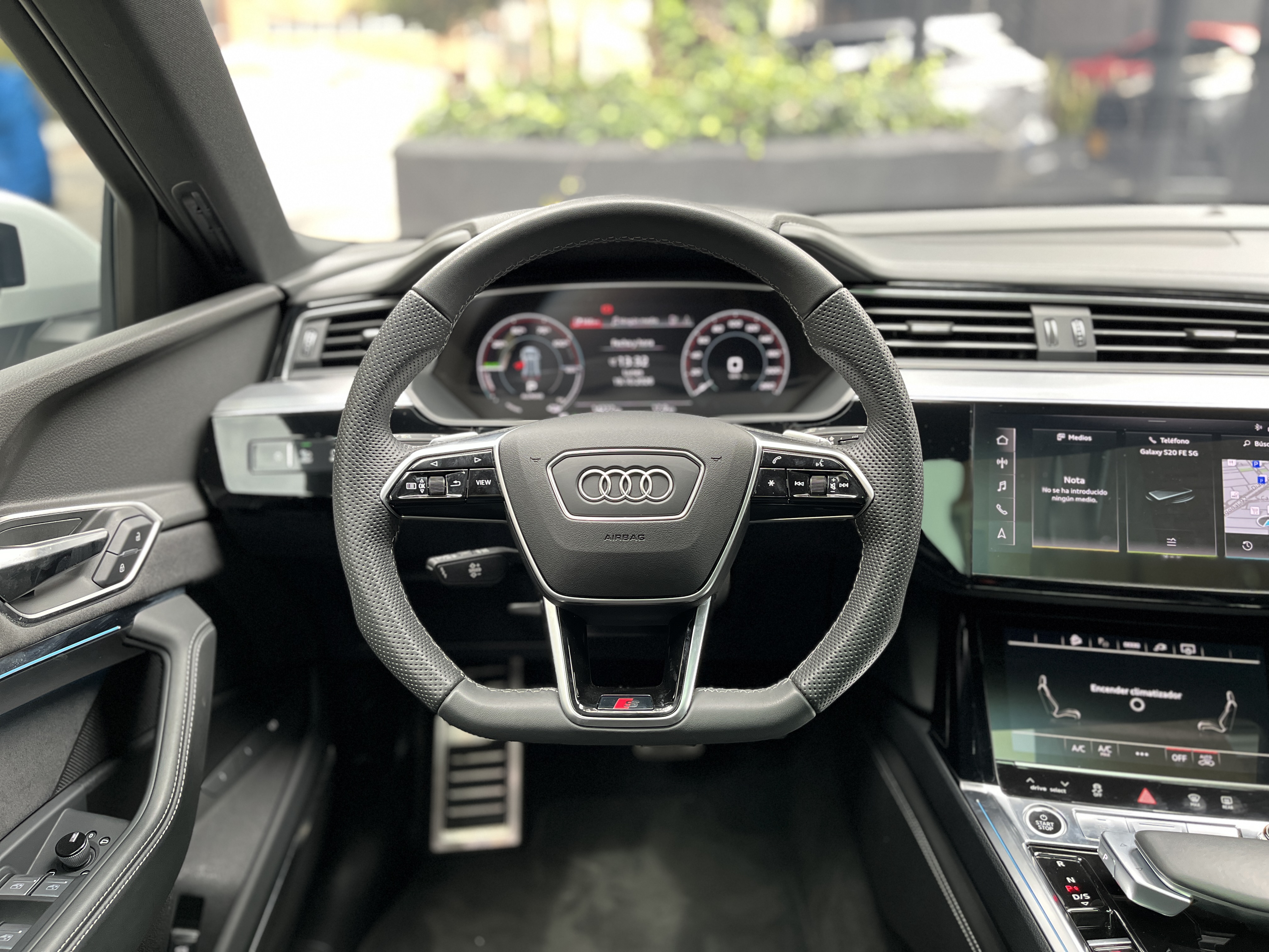 AUDI Q8 ETRON 2024
