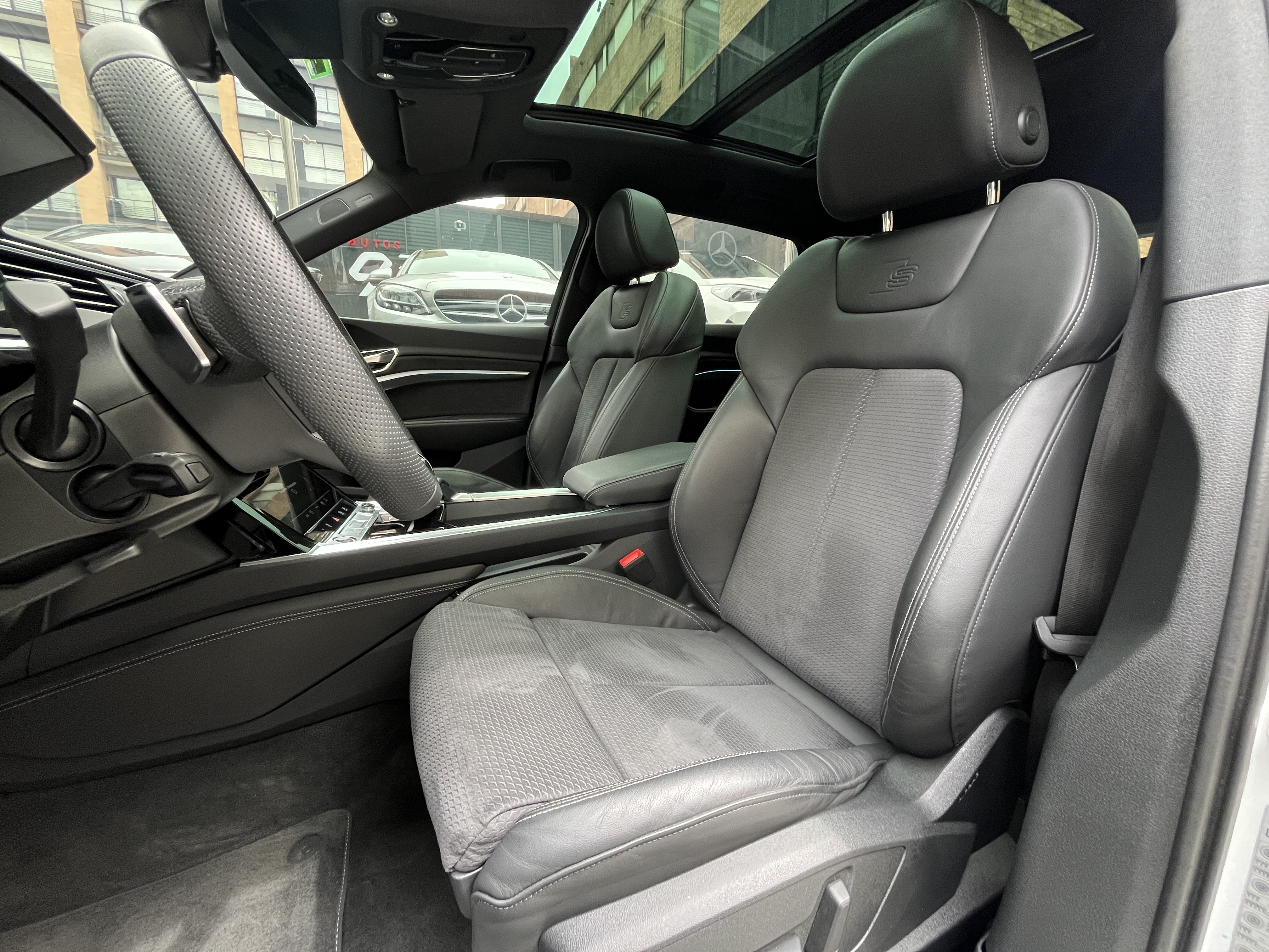AUDI Q8 ETRON 2024