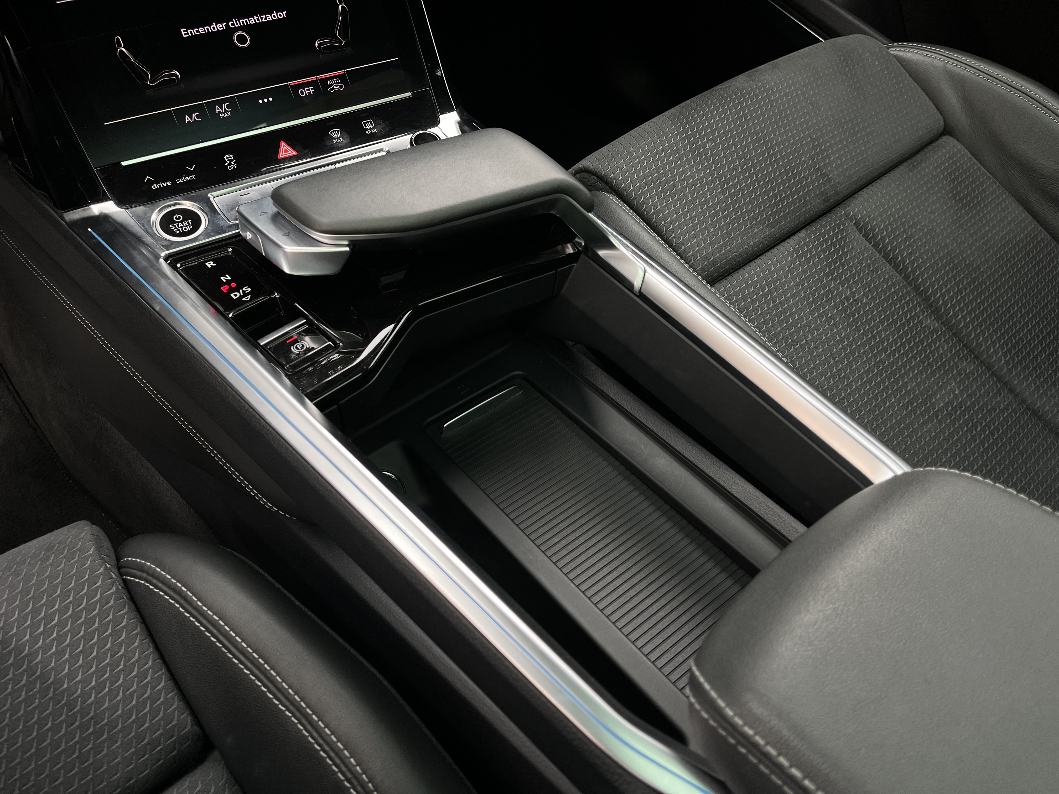 AUDI Q8 ETRON 2024